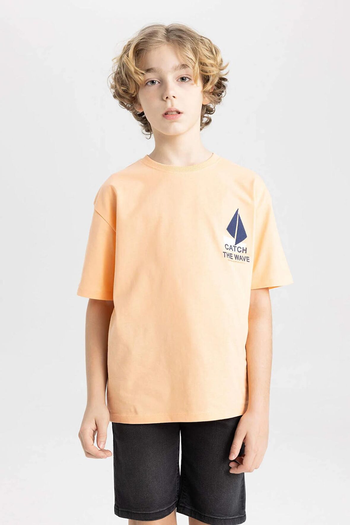 DeFacto Erkek Çocuk Oversize Fit Bisiklet Yaka Nakışlı Kısa Kollu Tişört C4045A824SMOG296