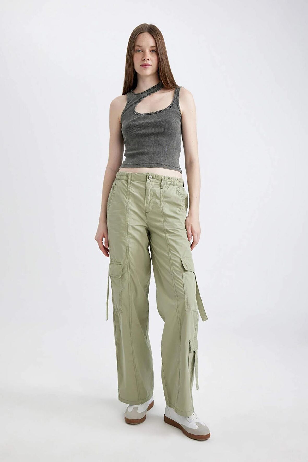 DeFacto Gabardin Pantolon Wide Leg Geniş Bol Paça Kargo Cepli Esnek Belli Düğmeli Standart Boy B7512AX24SPGN1156