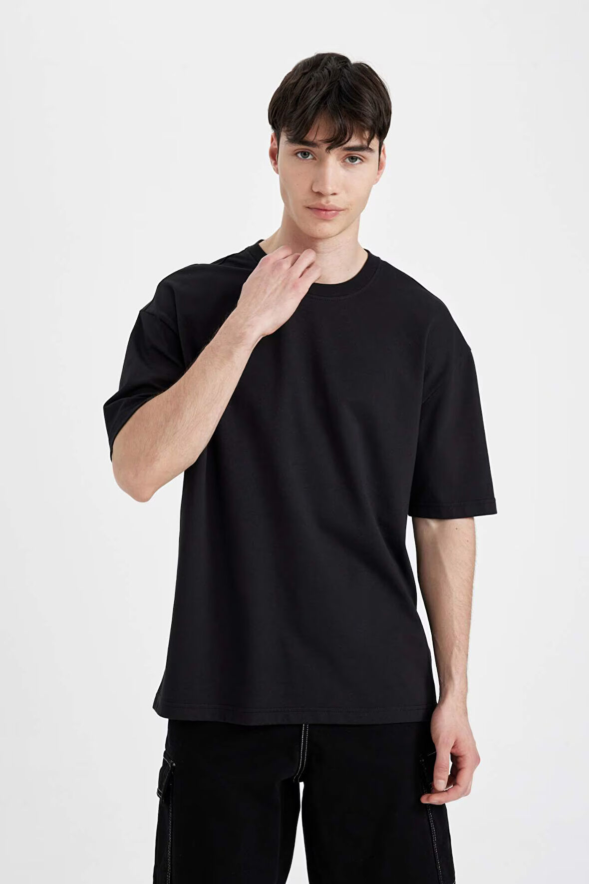DeFacto Oversize Geniş Kalıp Bisiklet Yaka Kısa Kollu Basic Düz Ağır Kumaş Tişört X3926AZ24AUBK81
