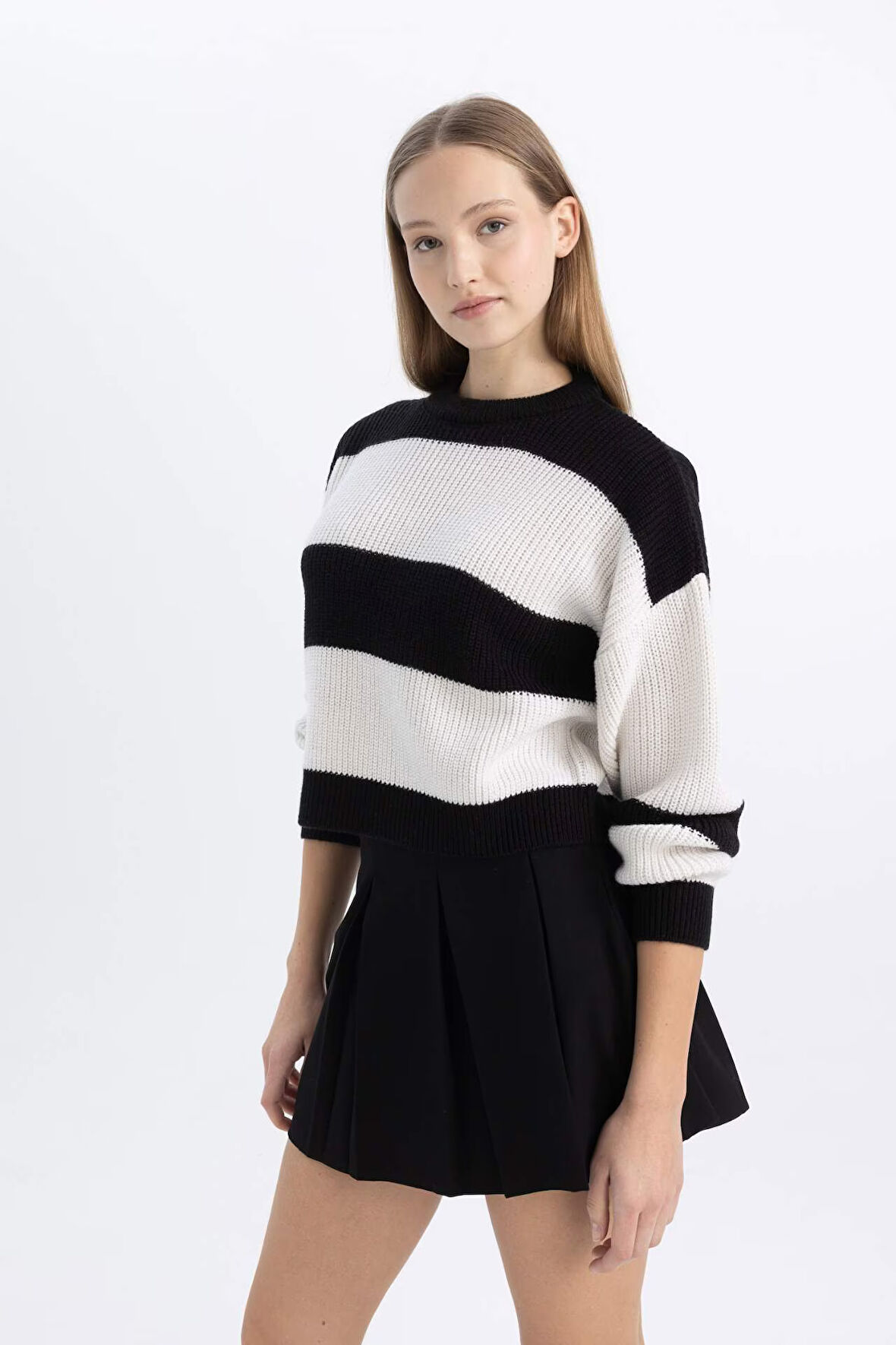 DeFacto Coool Oversize Fit Çizgili Bisiklet Yaka Kazak X4931AZ24WNBK56