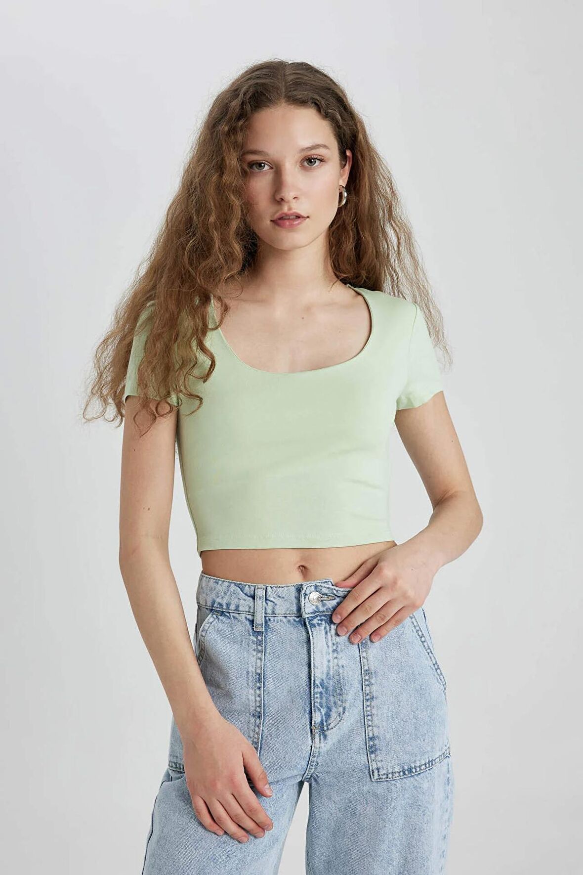 DeFacto Fitted U Yaka Basic Düz Kısa Kollu Tişört C6102AX24SMGN1107