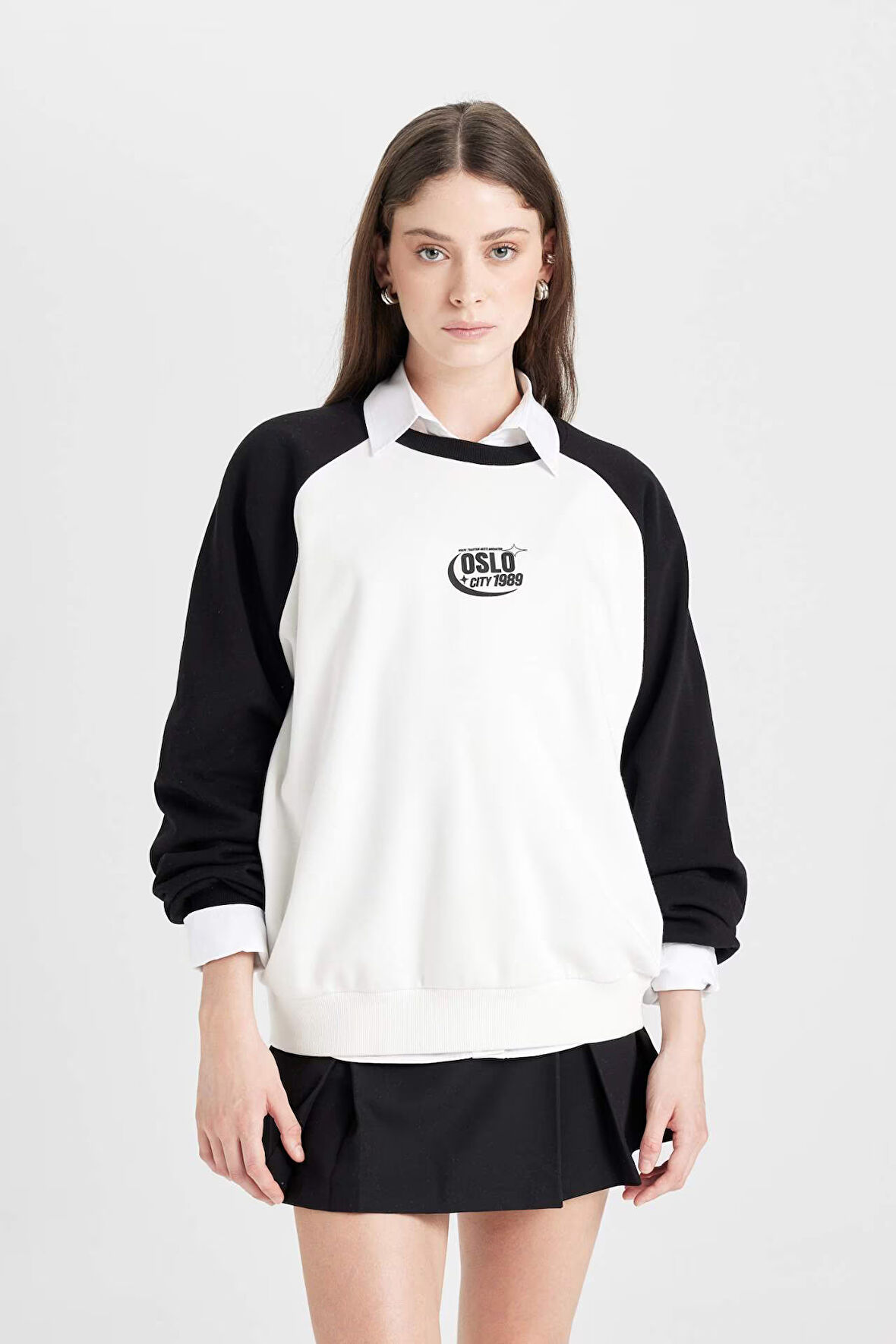DeFacto Coool Loose Fit Biisklet Yaka Renk Bloklu Baskılı Sweatshirt D6673AX24WNBK81