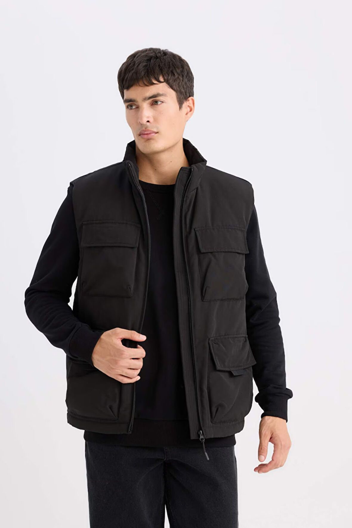 DeFacto Regular Fit Dik Yaka Fermuarlı Cepli Şişme Yelek D6288AX25SPBK27