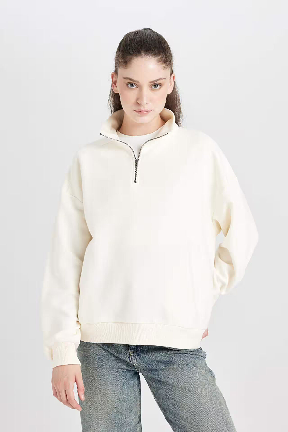 DeFacto Oversize Geniş Kalıp Fermuarlı Dik Yaka Cepli Basic Düz Kalın Sweatshirt D7206AX24WNER118
