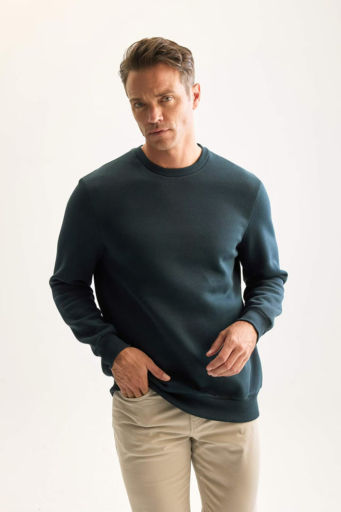 DeFacto 3 İplik Pamuklu Şardonlu İçi Polarlı Regular Fit Bisiklet Yaka Kalın Sweatshirt D7876AXNSGN1079