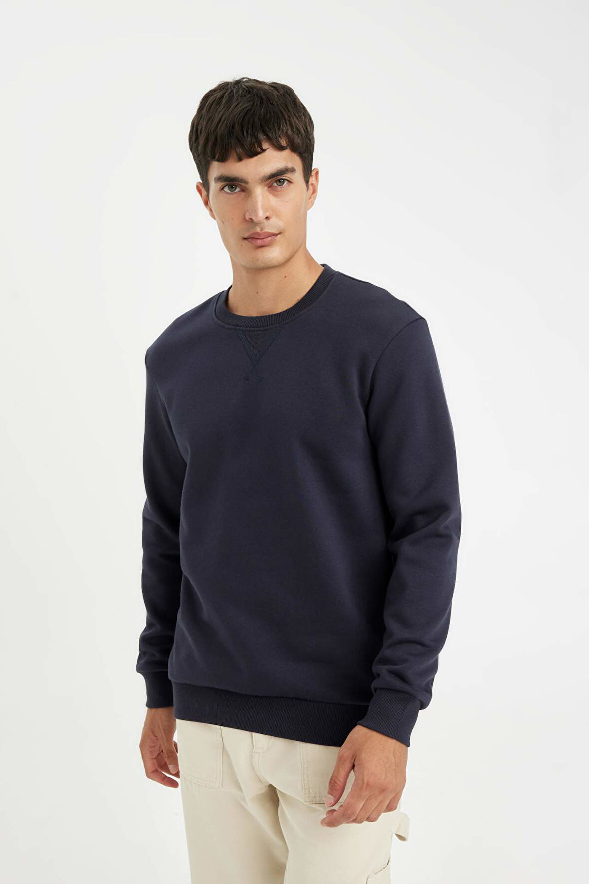 DeFacto Lacivert 3 İplik Pamuklu Şardonlu İçi Polarlı Regular Fit Bisiklet Yaka Kalın Sweatshirt D7876AXNSNV163