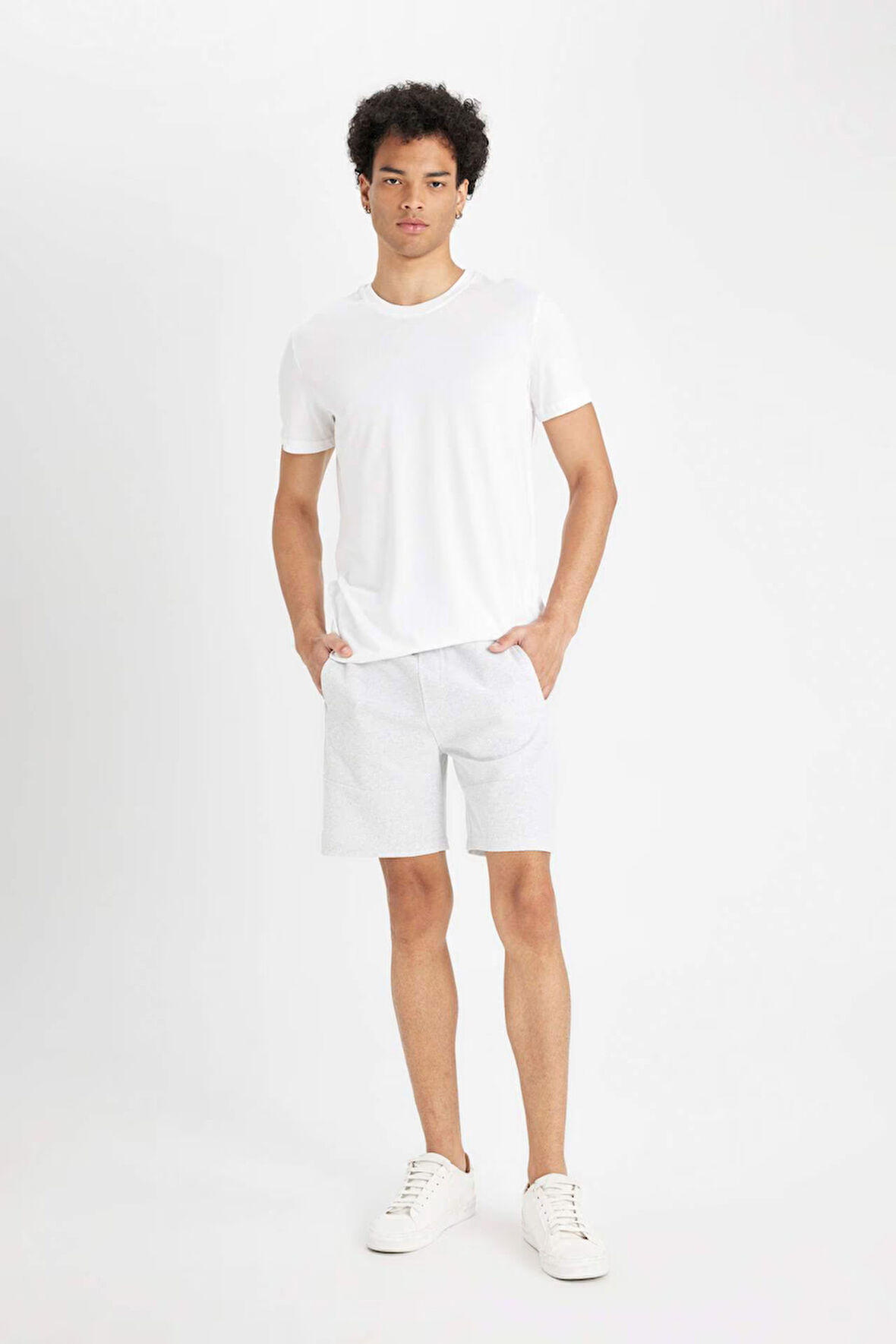 DeFacto Slim Fit Dar Kesim Dar Paça Şort W7965AZ24HSGR362