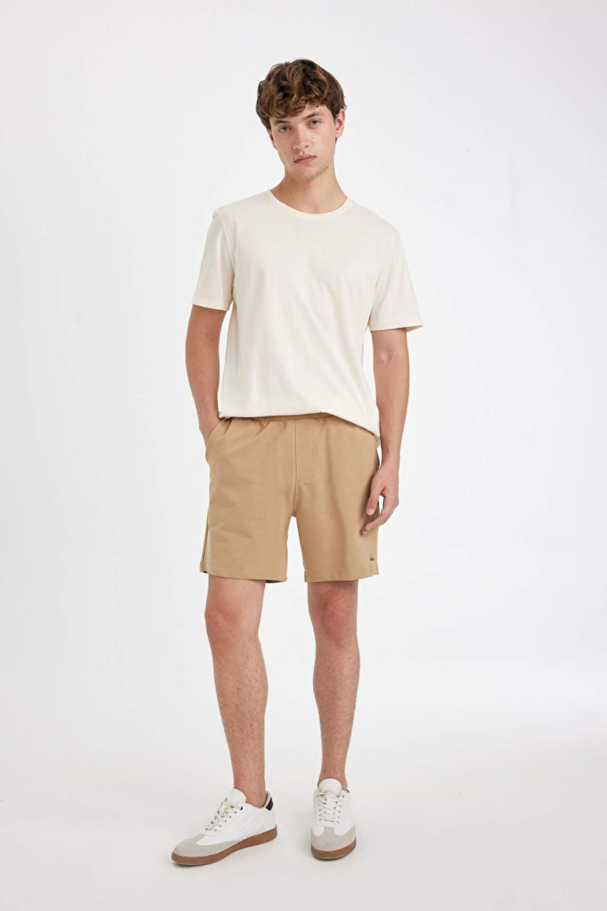 Slim Fit Dar Kesim Dar Paça Şort