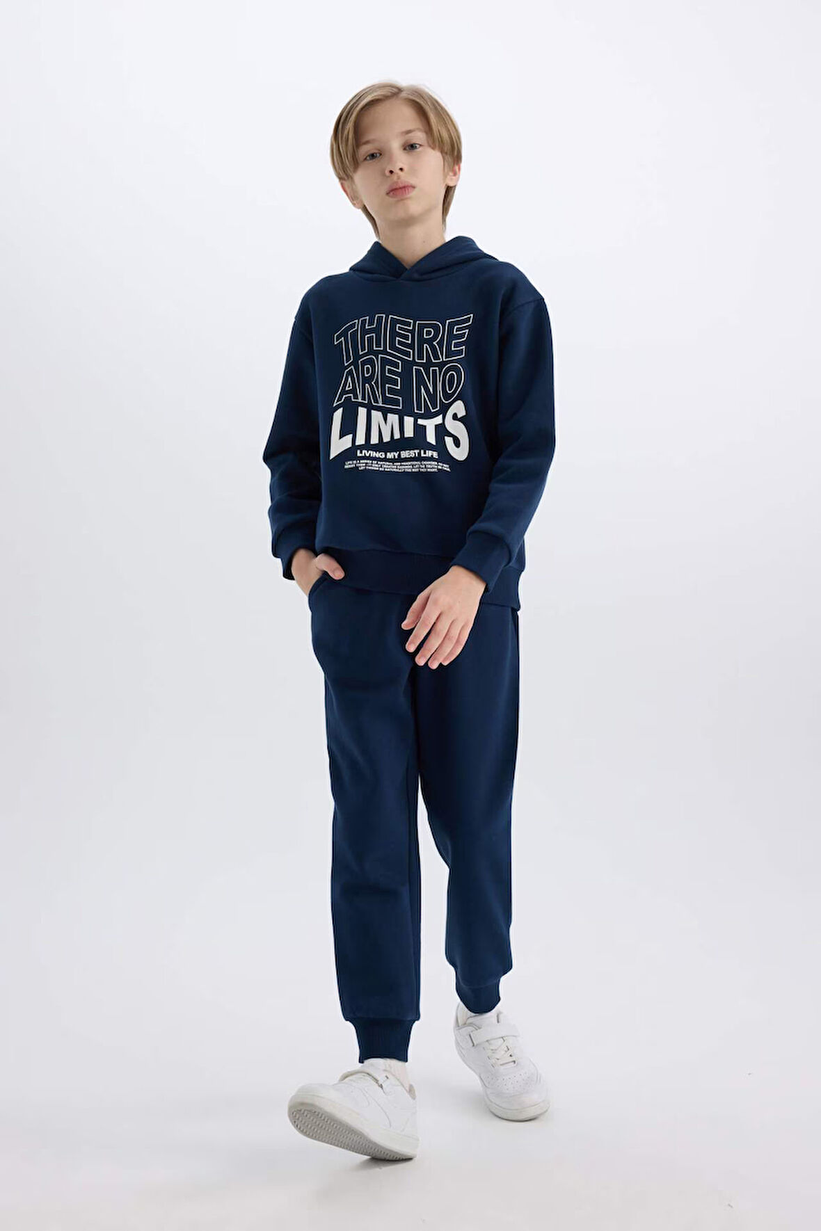 DeFacto Erkek Çocuk 2'li Takım Kapüşonlu Baskılı Sweatshirt Beli Lastikli Eşofman Altı B0409A824CWIN222