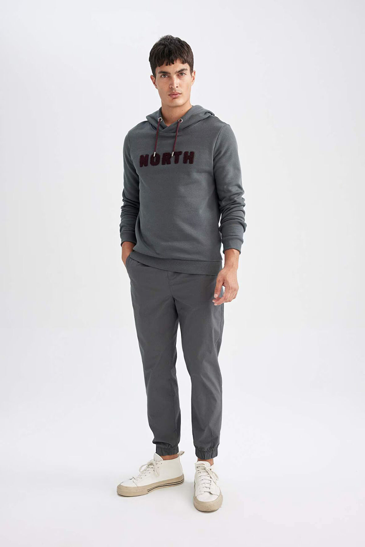 DeFacto Yazlık Pamuklu Jogger Pantolon Basic Düz Beli Bağcıklı Cepli Lastikli Paça D7782AX24AUGR311