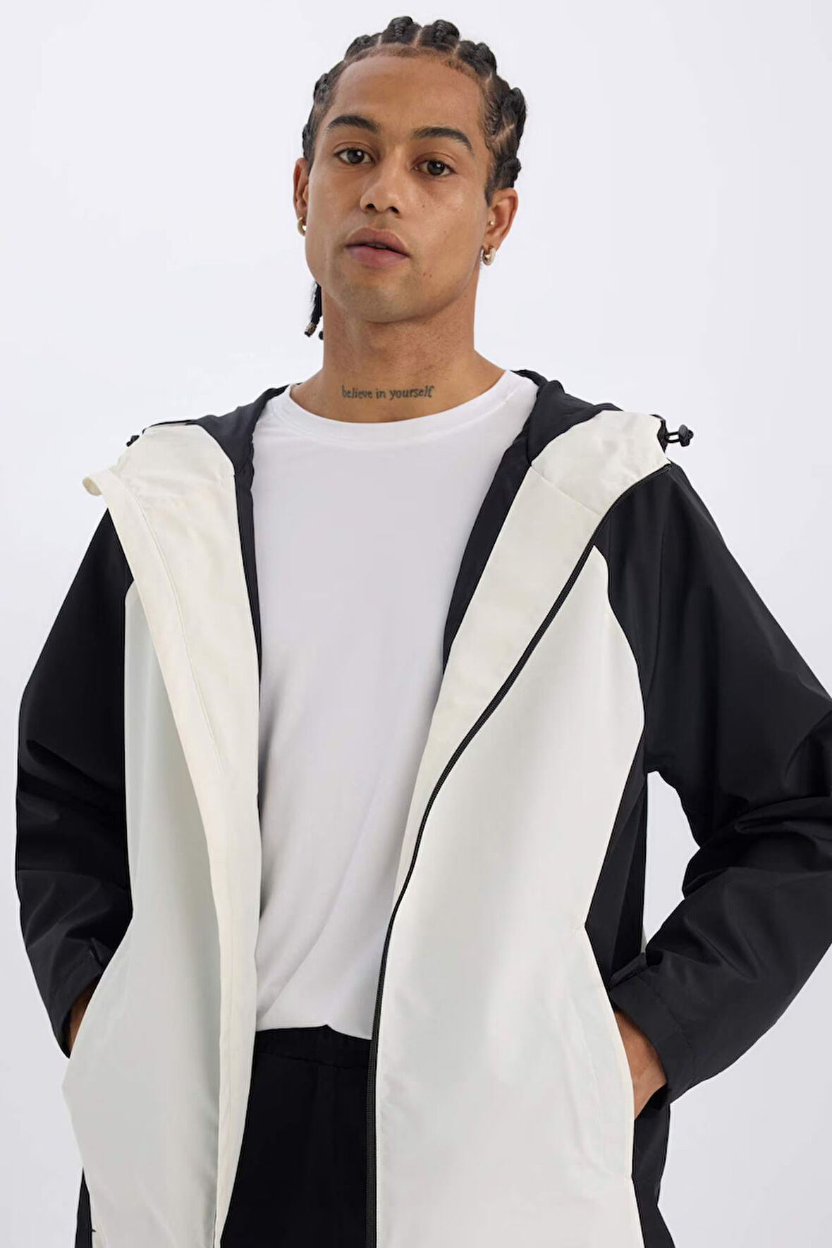 DeFactoFit Su İtici Regular Fit Kapüşonlu Fermuarlı Su Geçirmez Mont D6182AX25SPBK81