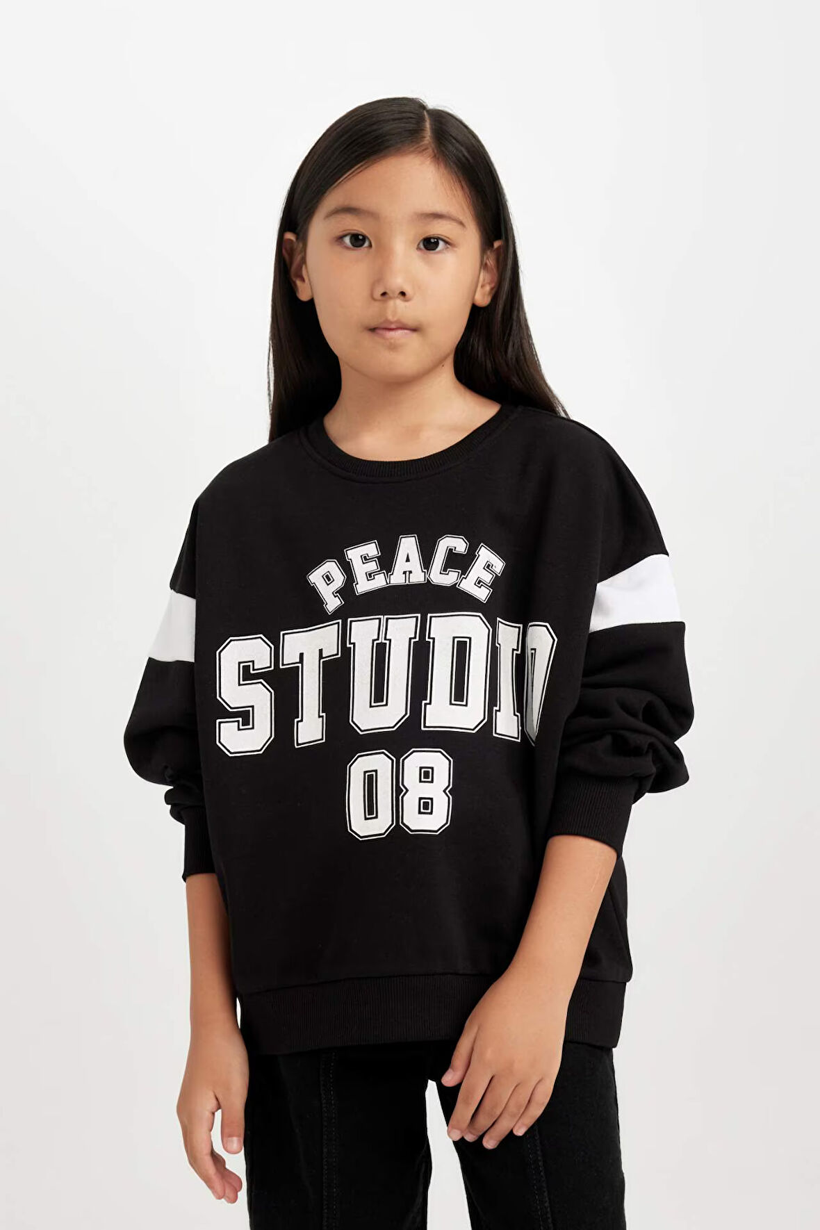 DeFacto Kız Çocuk Siyah Relax Fit Bisiklet Yaka Baskılı Sweatshirt D6641A824AUBK81
