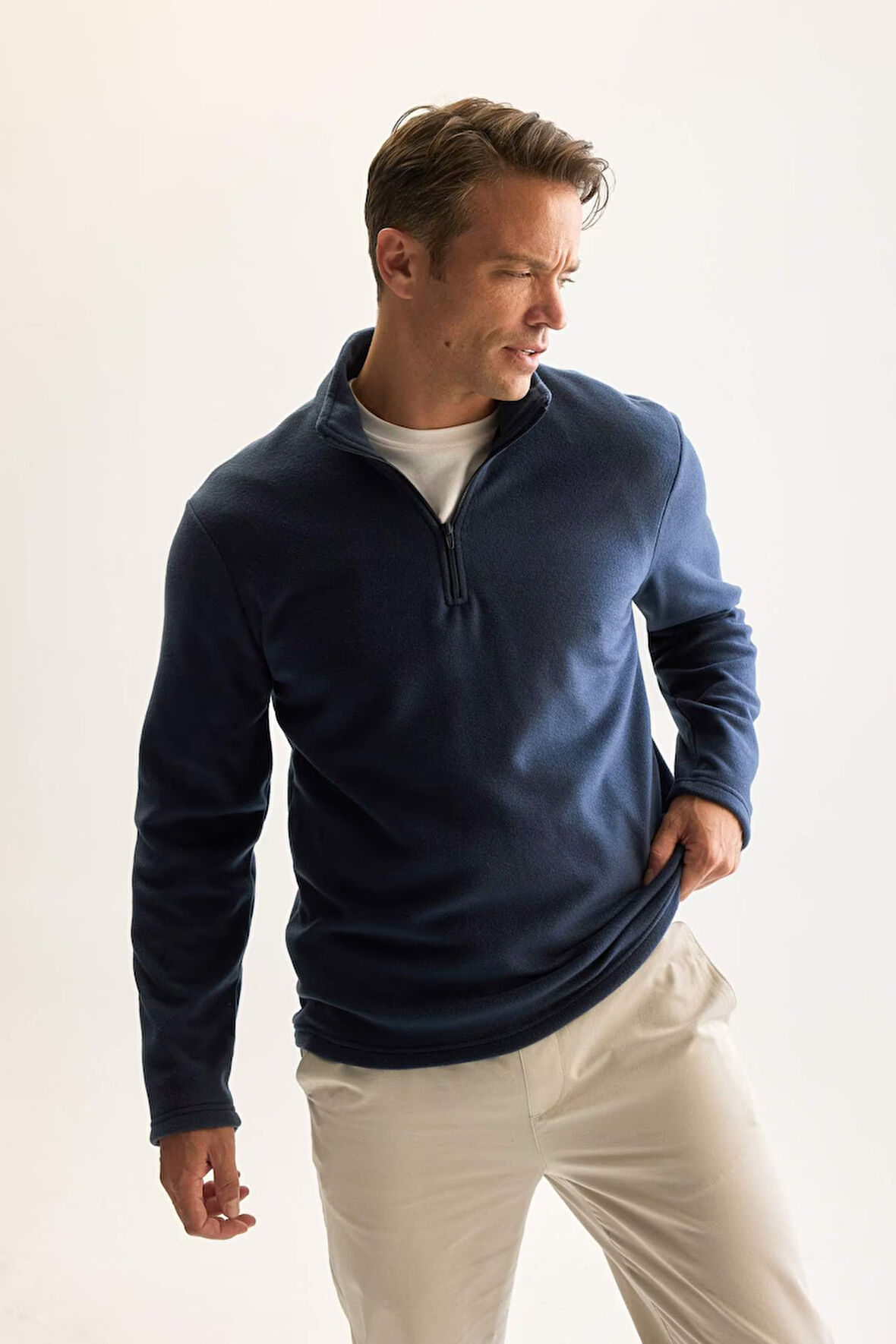 DeFacto Lacivert Tüylenme Yapmayan Soğuk Geçirmez  Regular Fit Dik Yaka Fermuarlı Polar Sweatshirt Y3996AZNSIN257