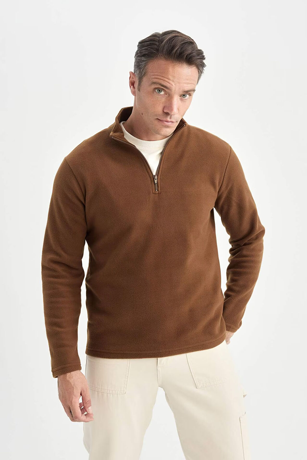 DeFacto Kahverengi Tüylenme Yapmayan Soğuk Geçirmez  Regular Fit Dik Yaka Fermuarlı Polar Sweatshirt Y3996AZNSBN254