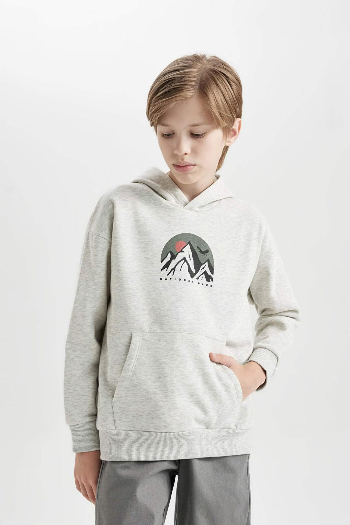DeFacto Erkek Çocuk Oversize Geniş Kalıp Baskılı Kapüşonlu Sweatshirt D5387A824WNER123