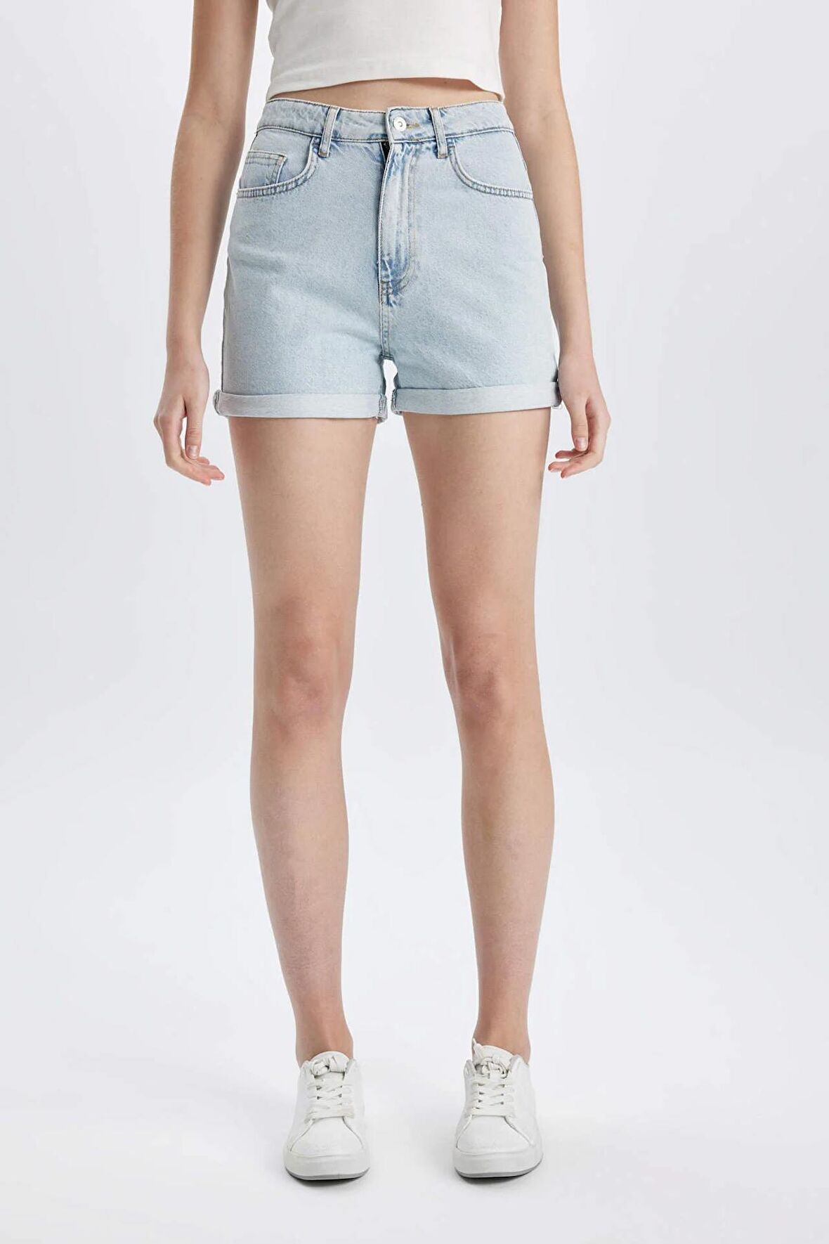 DeFacto Mom Fit Yüksek Bel Katlamalı Paça Jean Şort C2379AX24HSNM39