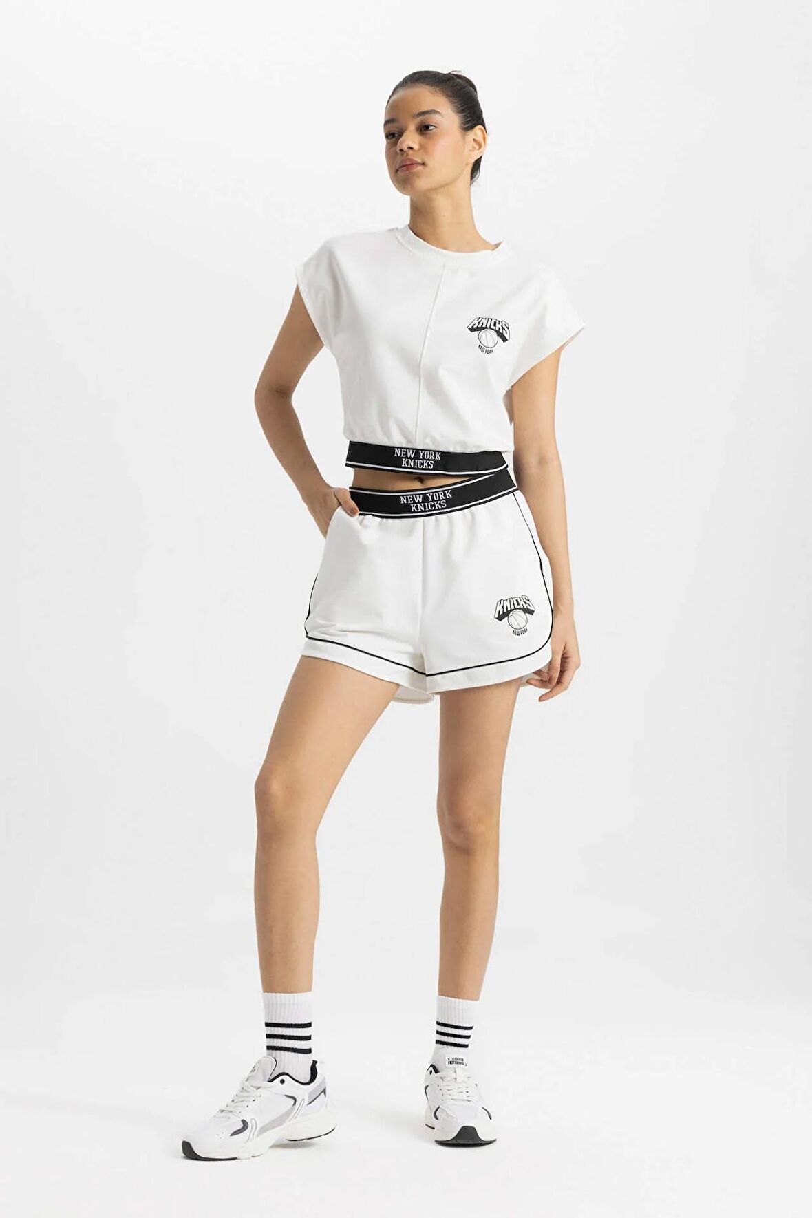 DeFactoFit NBA New York Knicks Kısa Paça Şort C3746AX24SMER105