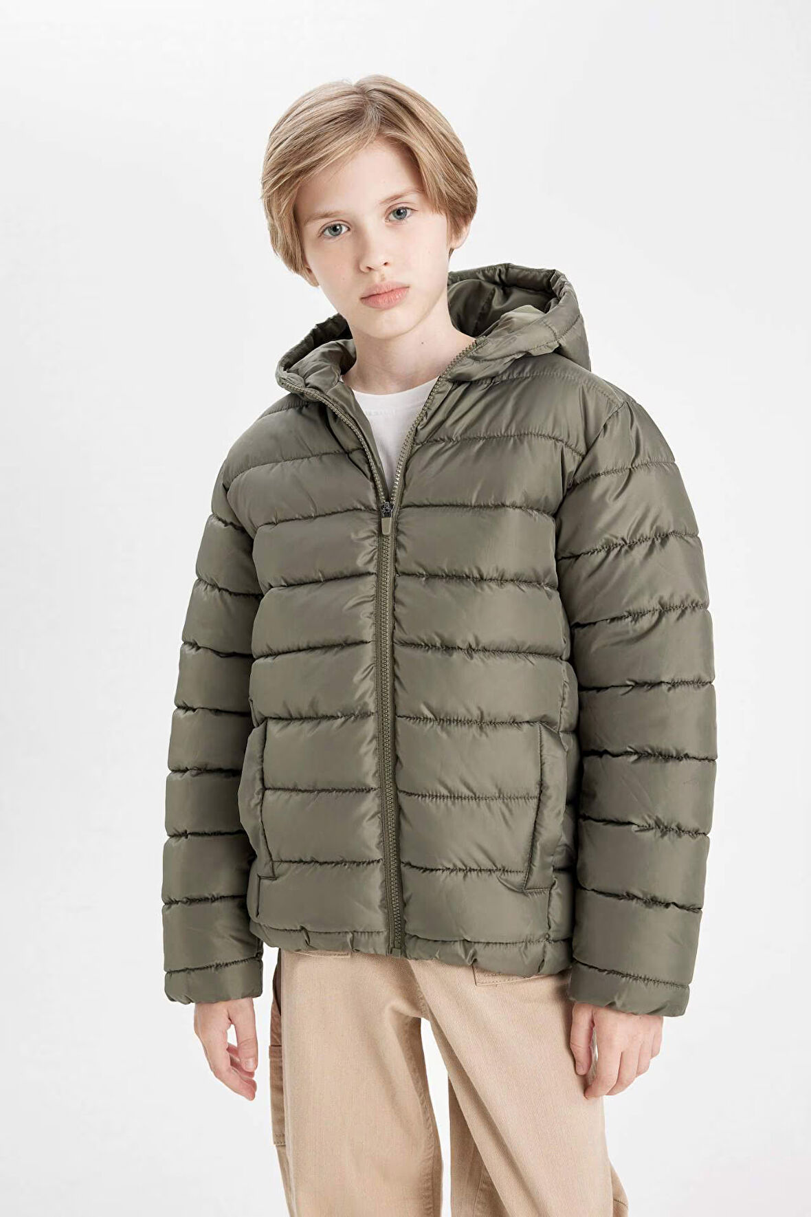 DeFacto Erkek Çocuk Su İtici Kapüşonlu Basic Düz Şişme Mont A1875A824AUKH210