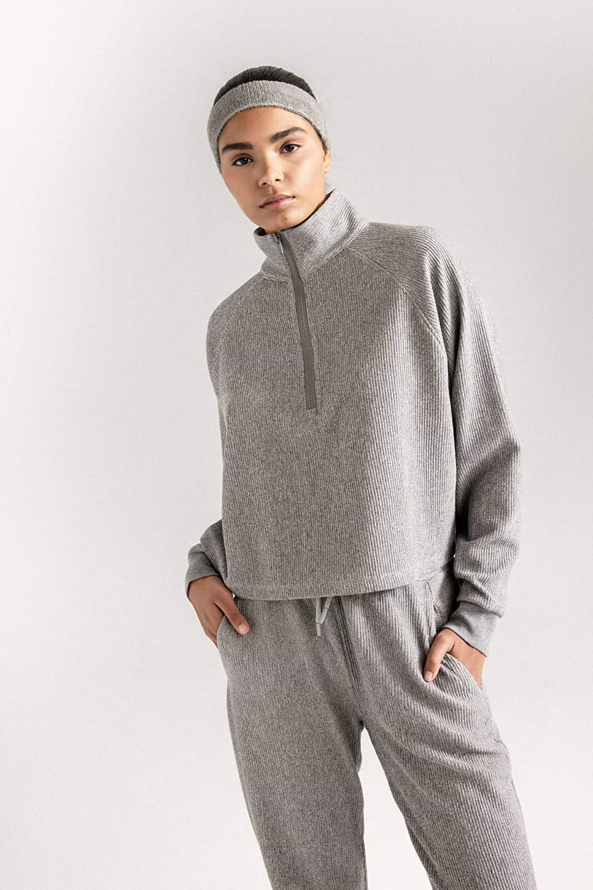 DeFactoFit Fermuarlı Dik Yaka Sporcu Sweatshirt D1703AX24AUGR93
