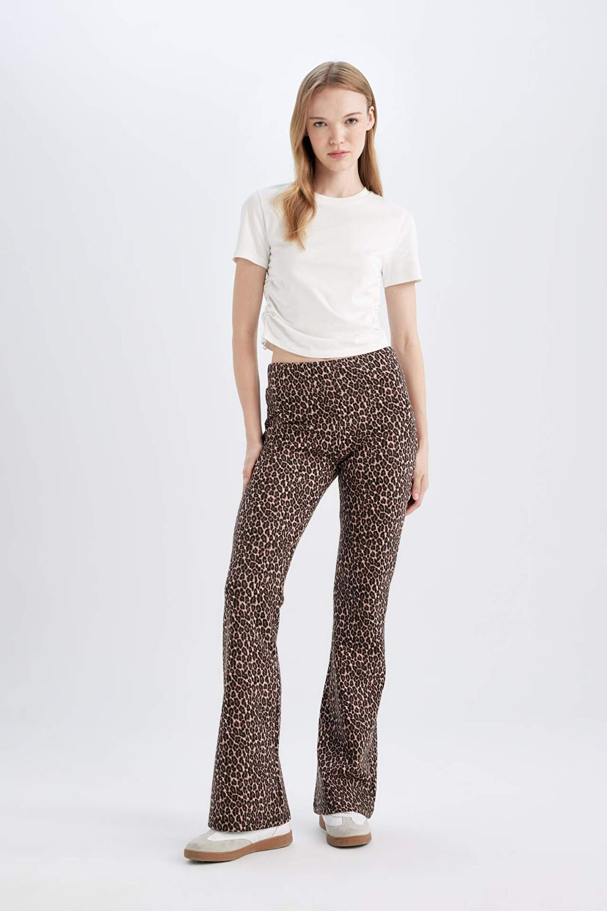 DeFacto Flare Fit Leopar Desenli Düz Paça Uzun Boy Pantolon D7452AX24AUBG655