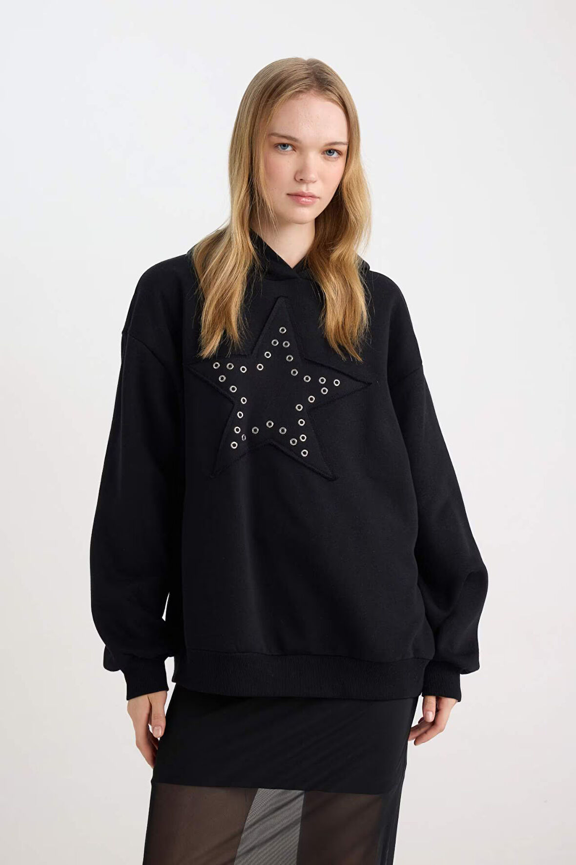 DeFacto Coool Oversize Geniş Kalıp Yıldızlı Kalın Siyah Sweatshirt D8024AX24WNBK81
