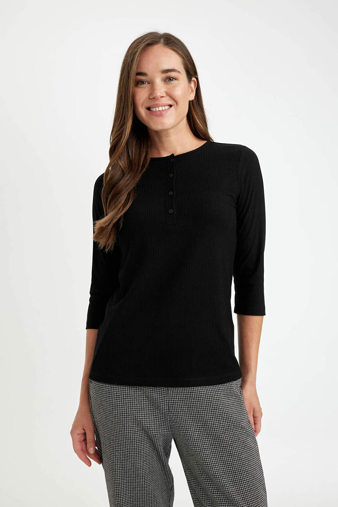 DeFacto Siyah Regular Fit Bisiklet Yaka Fitilli Kaşkorse Düğmeli Yarım Kollu Basic Düz Tişört D7491AX24AUBK81