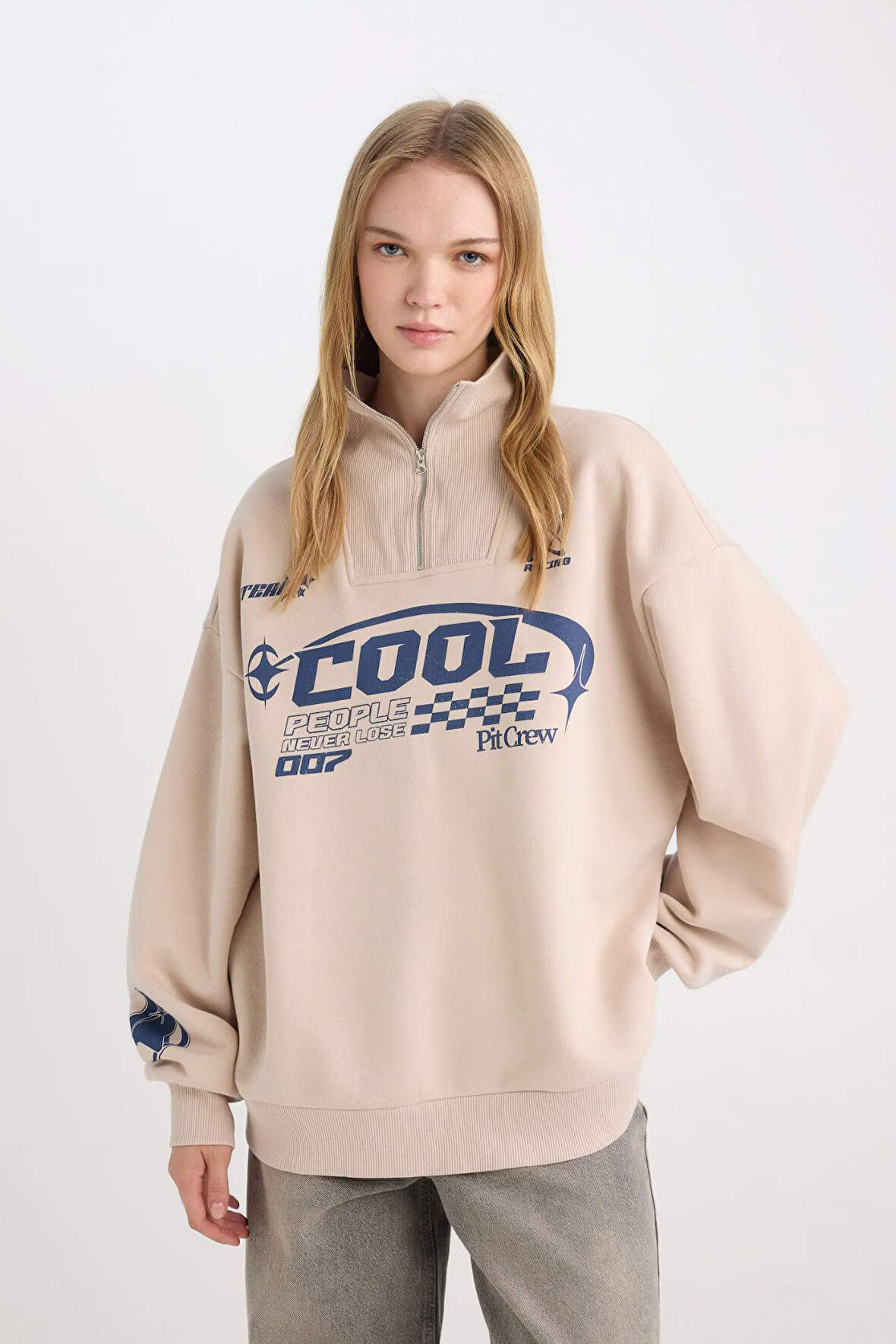 DeFacto Coool Oversize Geniş Kalıp Yarım Fermuarlı Baskılı Kalın Sweatshirt D7565AX24WNBG701