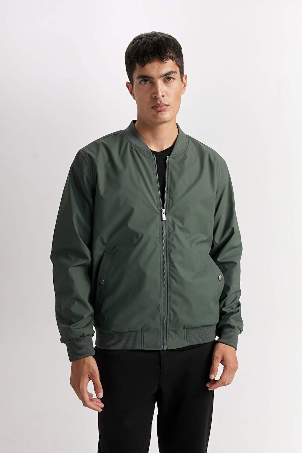 DeFacto Slim Fit Bomber Mont Ceket Kolej Yaka Dar Kesim Fermuarlı Çift Cepli Mevsimlik Hafif D7319AX25SPGN498