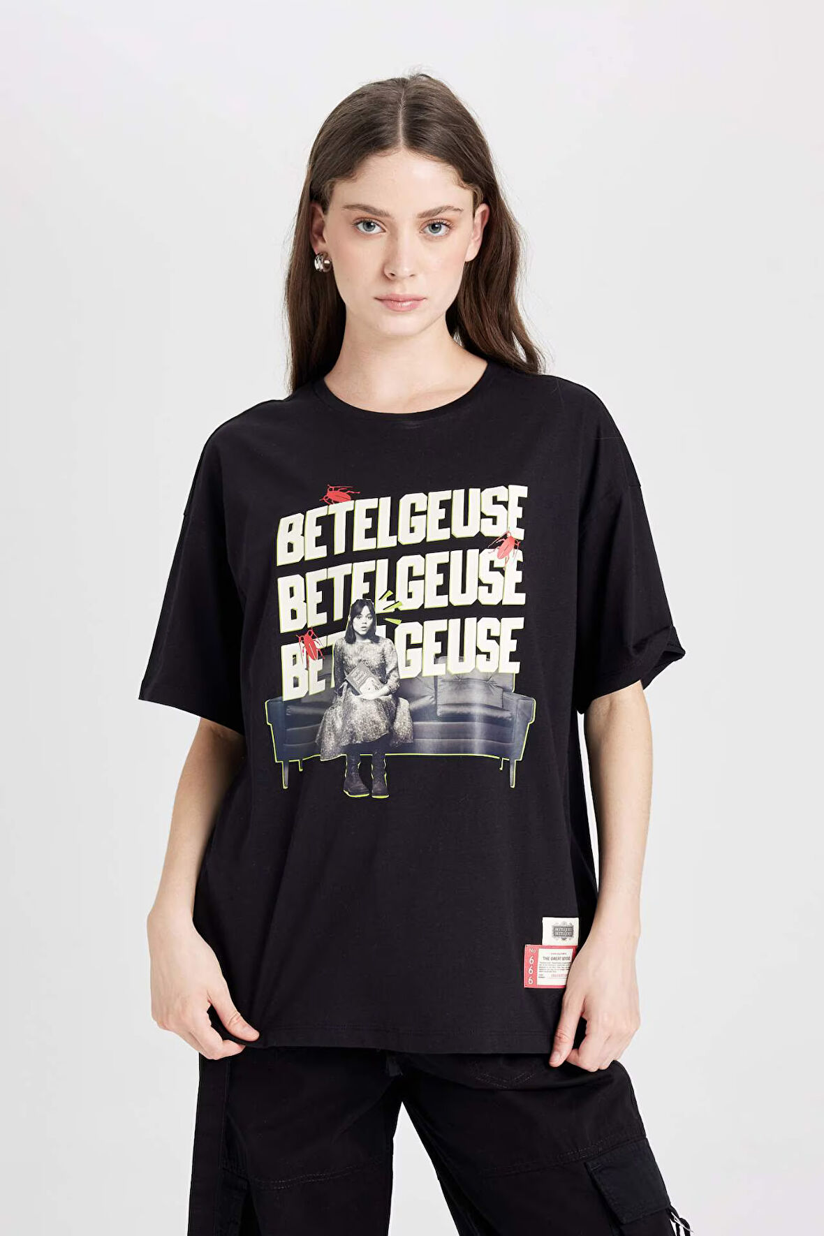 DeFacto Coool Beetlejuice Oversize Geniş Kalıp Bisiklet Yaka Baskılı Kısa Kollu Tişört D8093AX24AUBK81