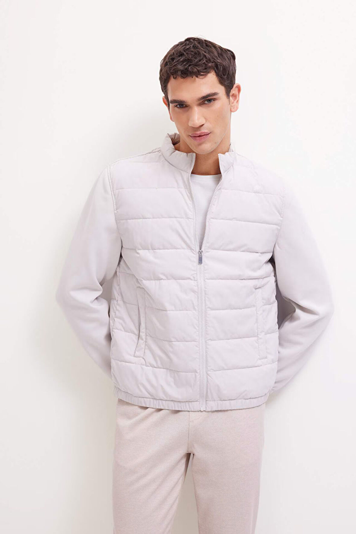 Slim Fit Dar Kesim Dik Yaka Lastikli ve Fermuarlı Su Geçirmez Mont