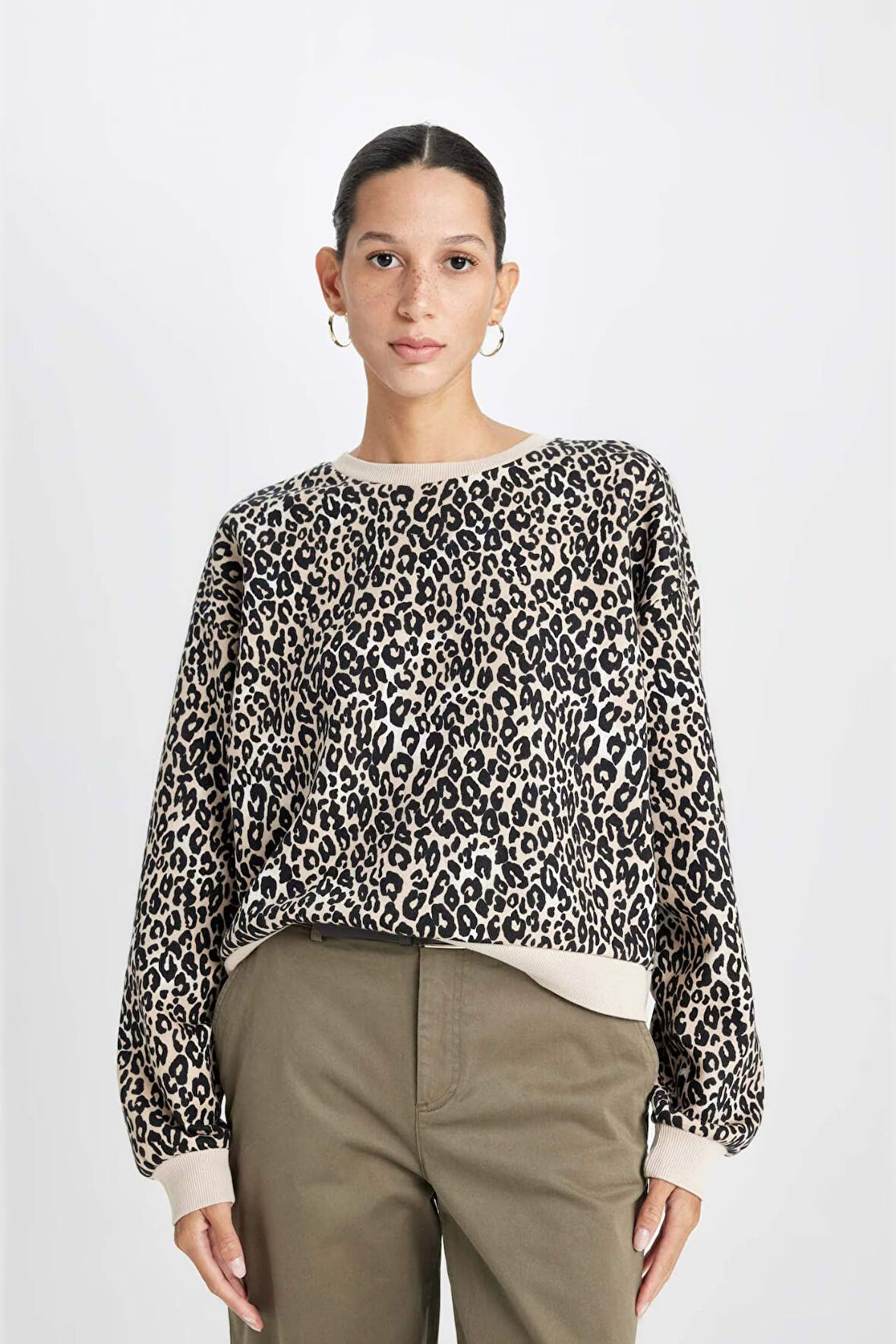 DeFacto Boxy Fit Bisiklet Yaka Leopar Desenli Kalın Sweatshirt D8722AX24WNBG159
