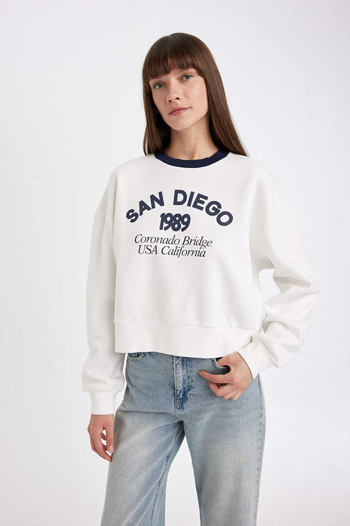 DeFacto Boxy Fit Bisiklet Yaka Baskılı Kalın Sweatshirt D8723AX24WNER105