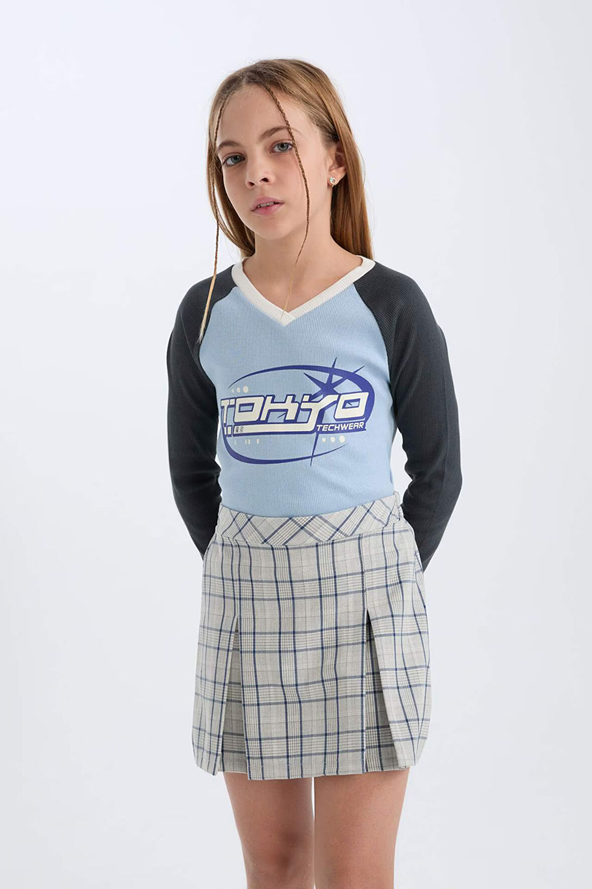 DeFacto Kız Çocuk Slim Fit Dar Kesim V Yaka Baskılı Fitilli Kaşkorse Uzun Kollu Tişört D6991A824WNBE734