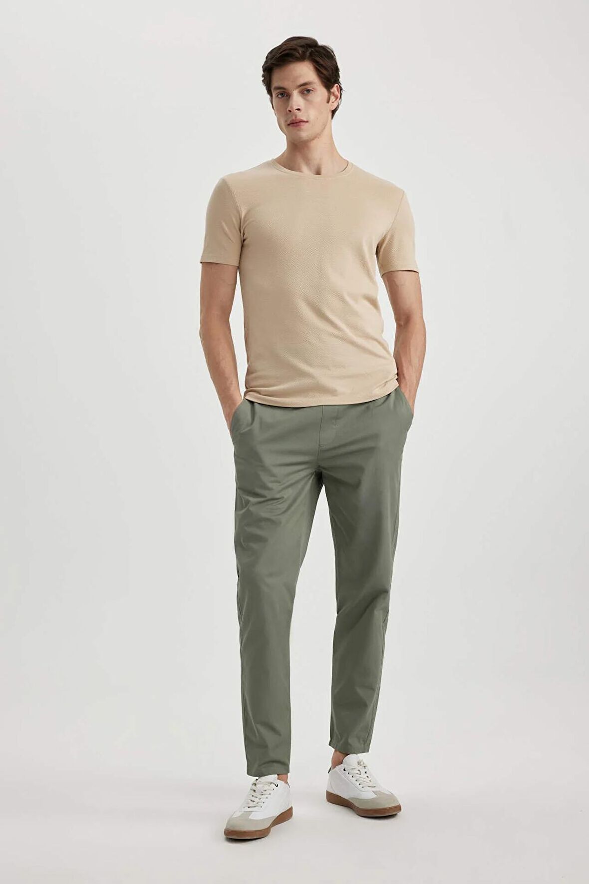 DeFacto Yazlık Jogger Chino Pantolon Beli Bağcıklı Cepli Düz Paça Z9933AZ24SPKH430