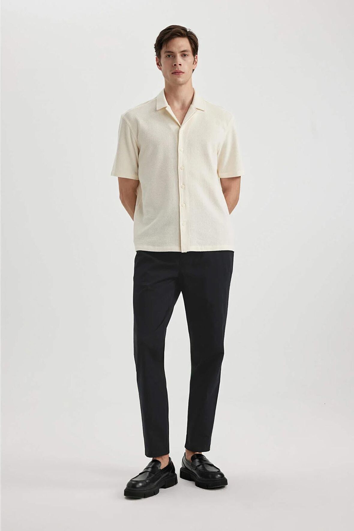 DeFacto Jogger Chino Pantolon Beli Bağcıklı Cepli Düz Paça Z9933AZ24SPBK81