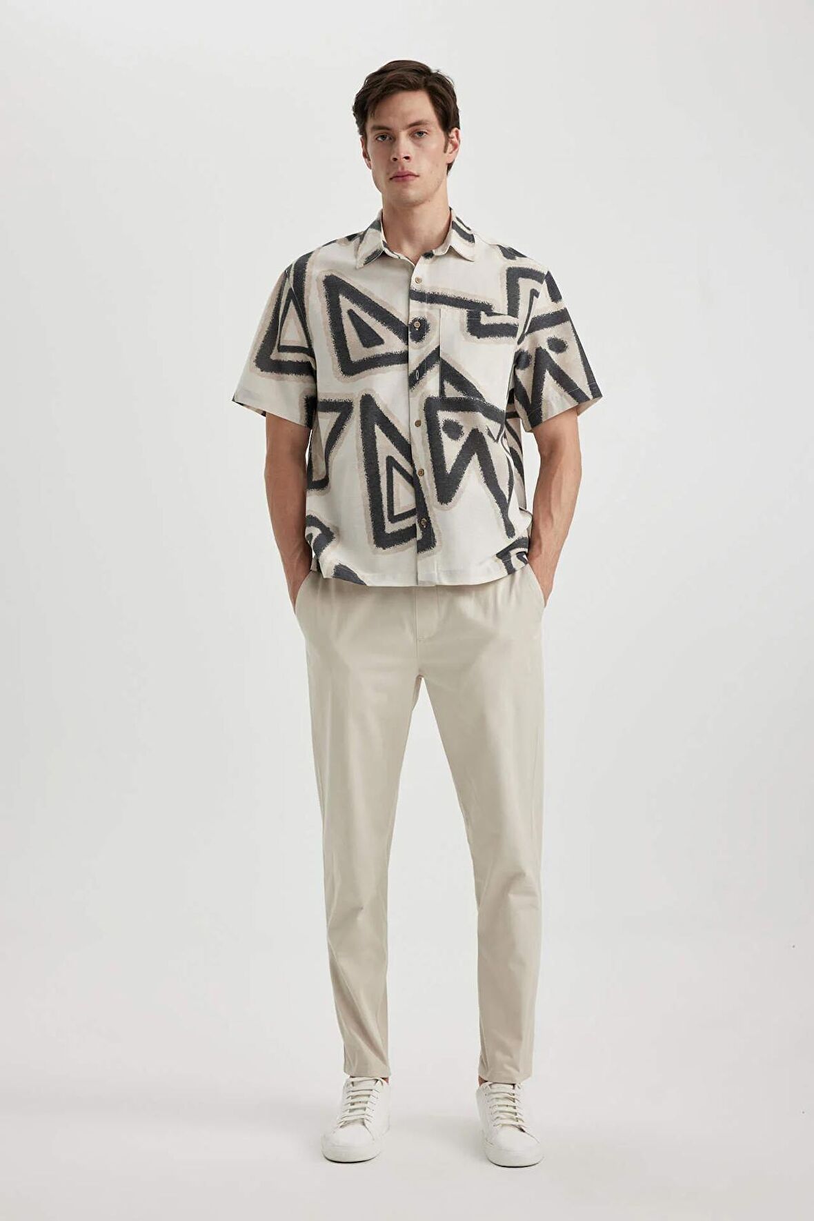 DeFacto Yazlık Jogger Chino Pantolon Beli Bağcıklı Cepli Düz Paça Z9933AZ24SPBG700