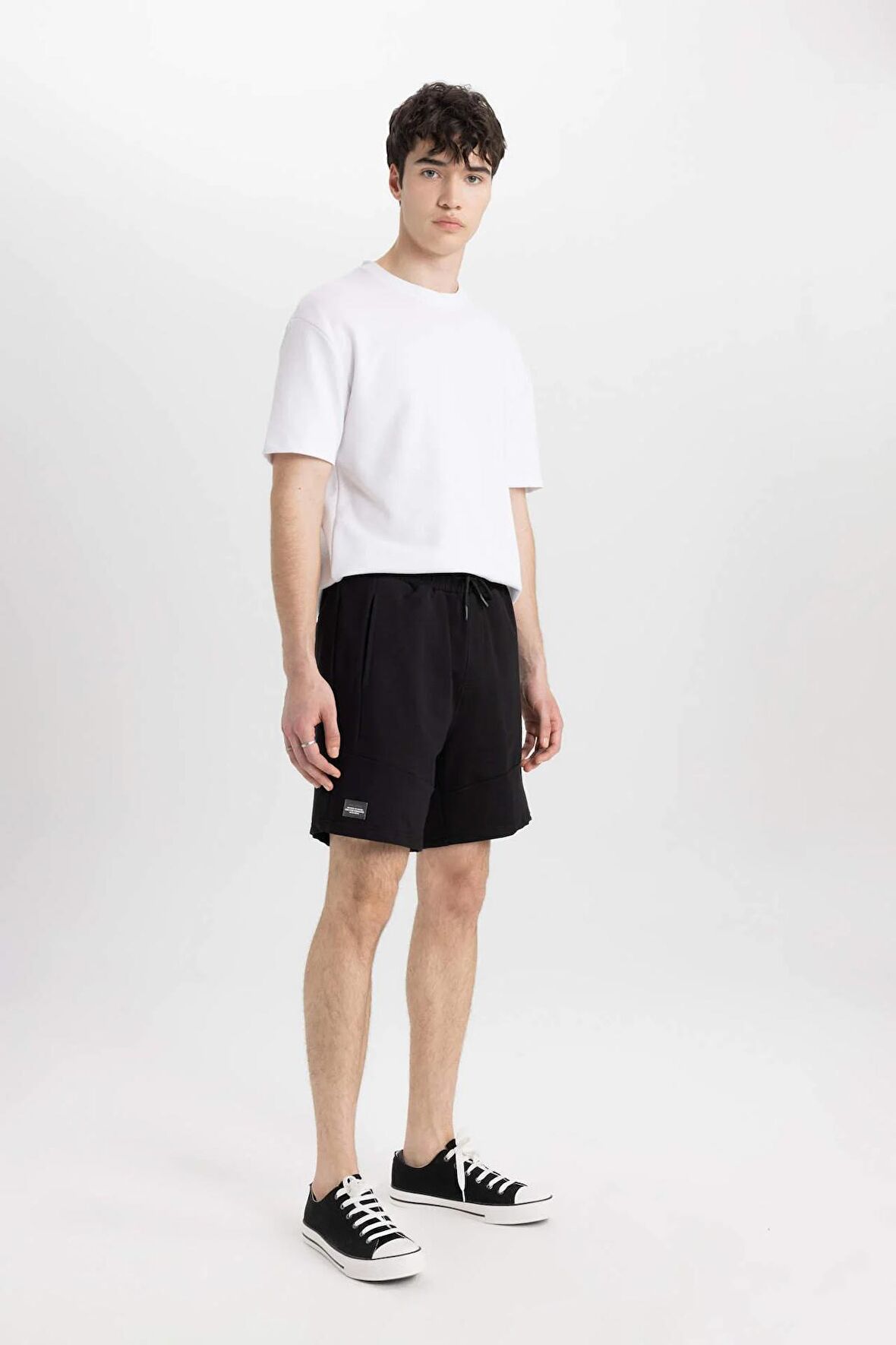DeFacto Slim Fit Dar Paça Şort B8674AX24SMBK81