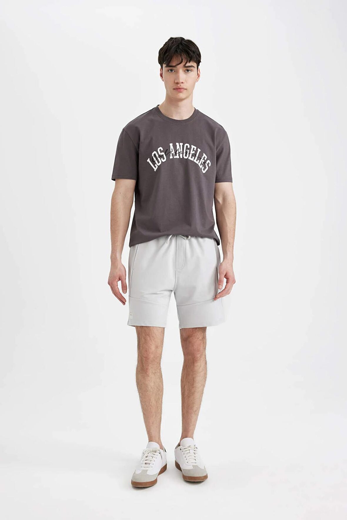 DeFacto Slim Fit Dar Kesim Dar Paça Basic Düz Şort B8674AX24SMGR184