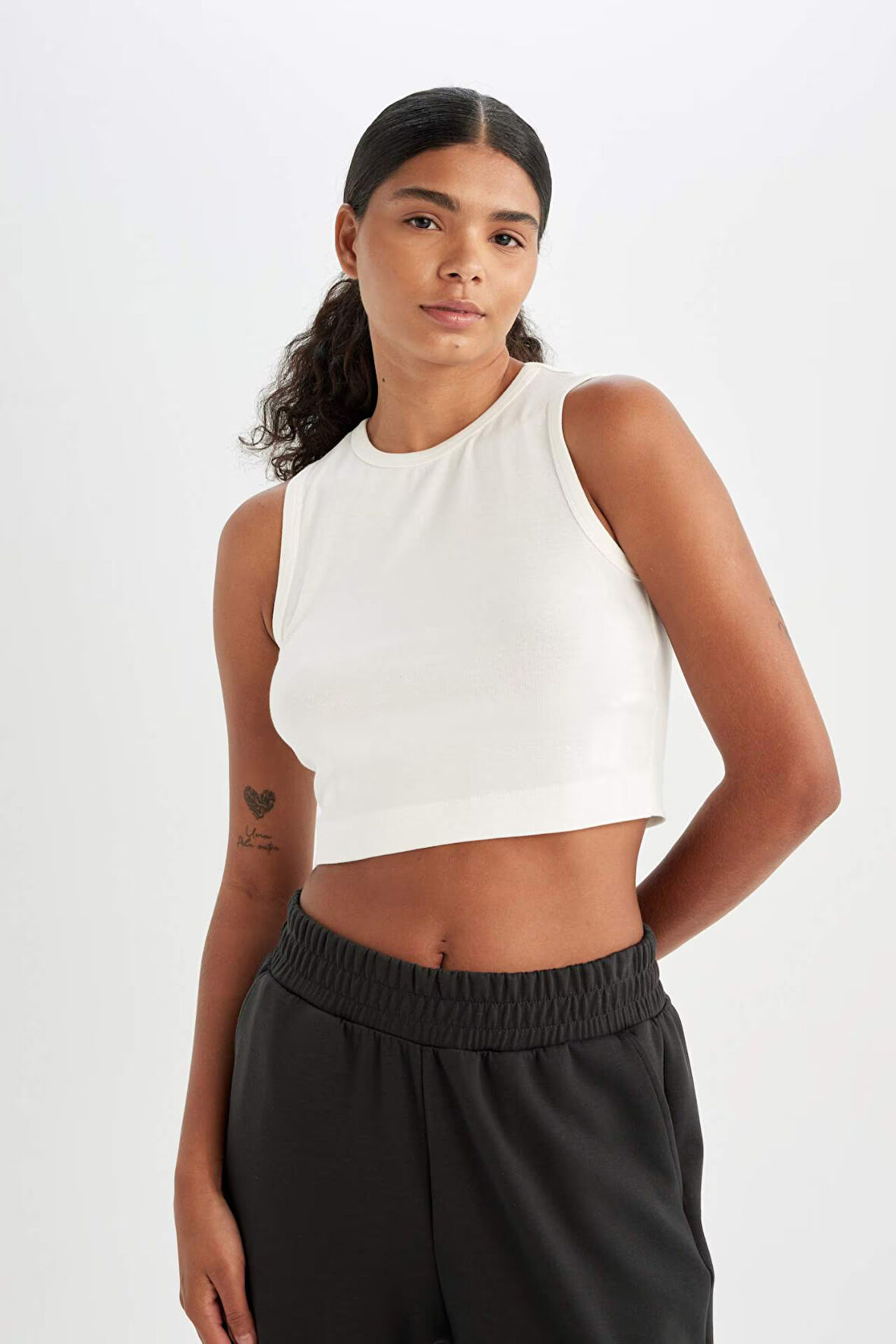 DeFactoFit Crop Bisiklet Yaka Modal Sporcu Basic Düz Atlet D6038AX24AUER105
