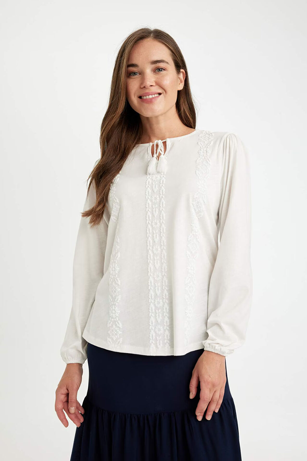 DeFacto Regular Fit Bisiklet Yaka Bağlamalı Flamlı Pamuk Uzun Kollu Tişört D6457AX24AUER105