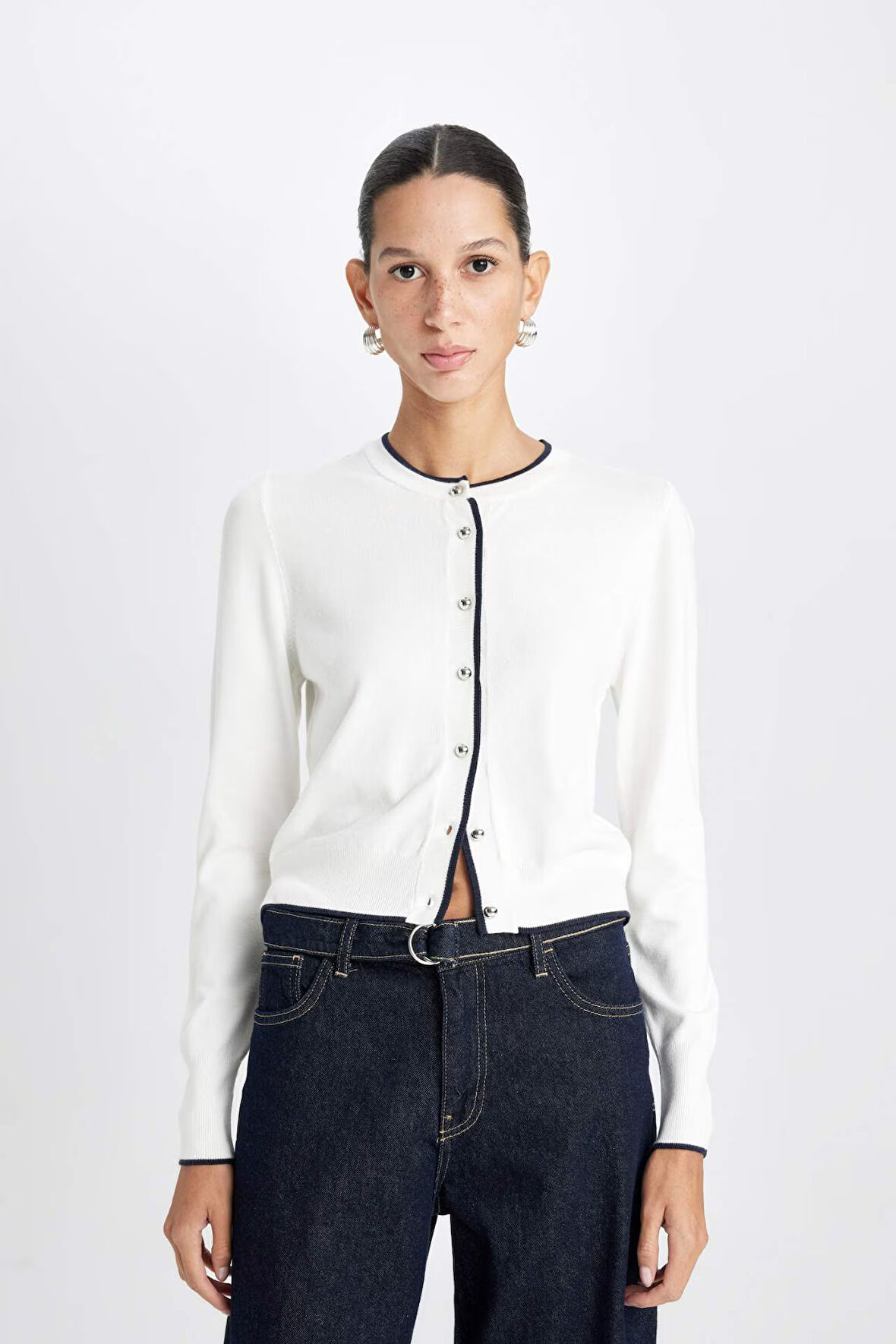 DeFacto Regular Fit Basic Düz Bisiklet Yaka Düğmeli Triko Hırka A4731AX24WNER105