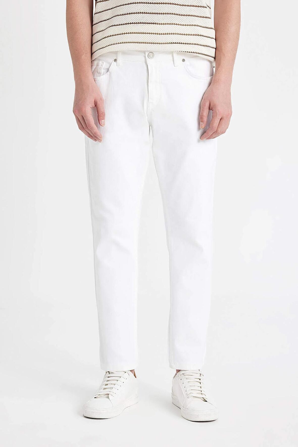 DeFacto The 90's Slim Fit Dar Kalıp Yüksek Bel Dar Paça Beyaz Jean Pantolon D4463AX24HSWT34