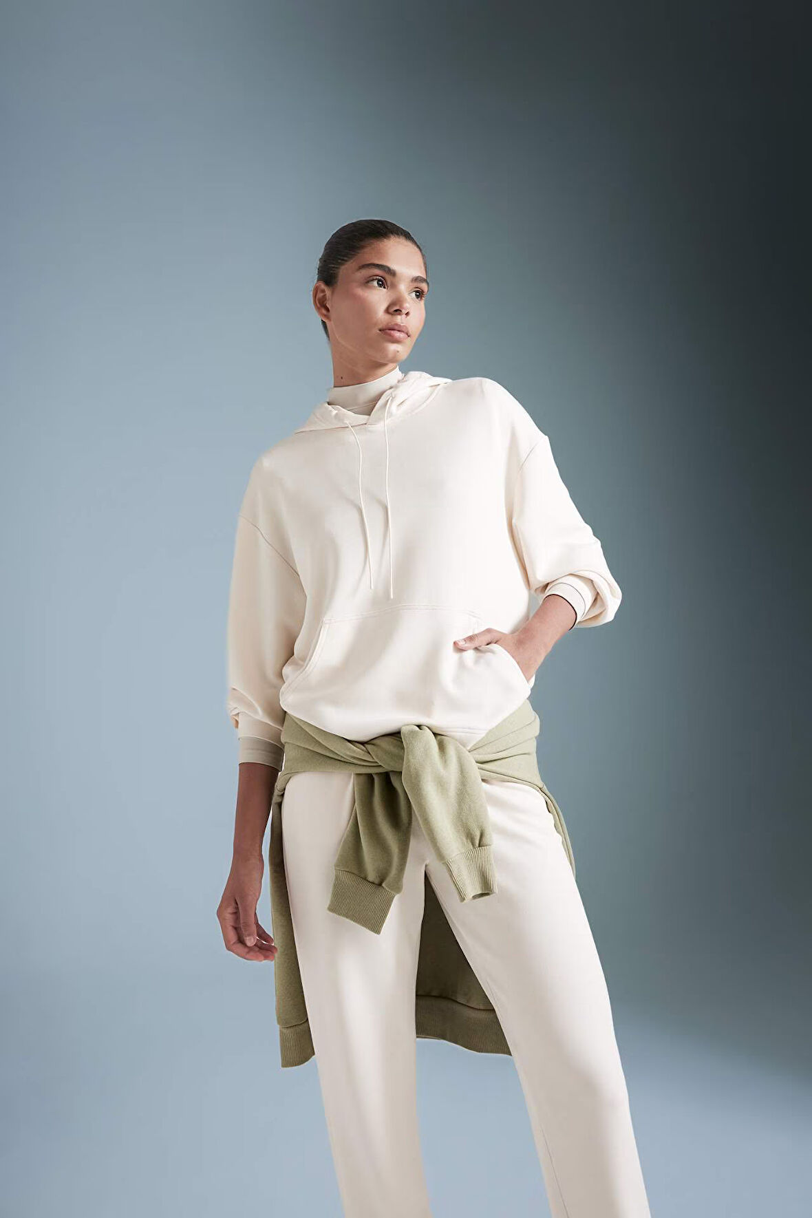 DeFactoFit Oversize Geniş Kalıp Modal Kapüşonlu Kanguru Cepli Sporcu Sweatshirt B5206AX24AUER218