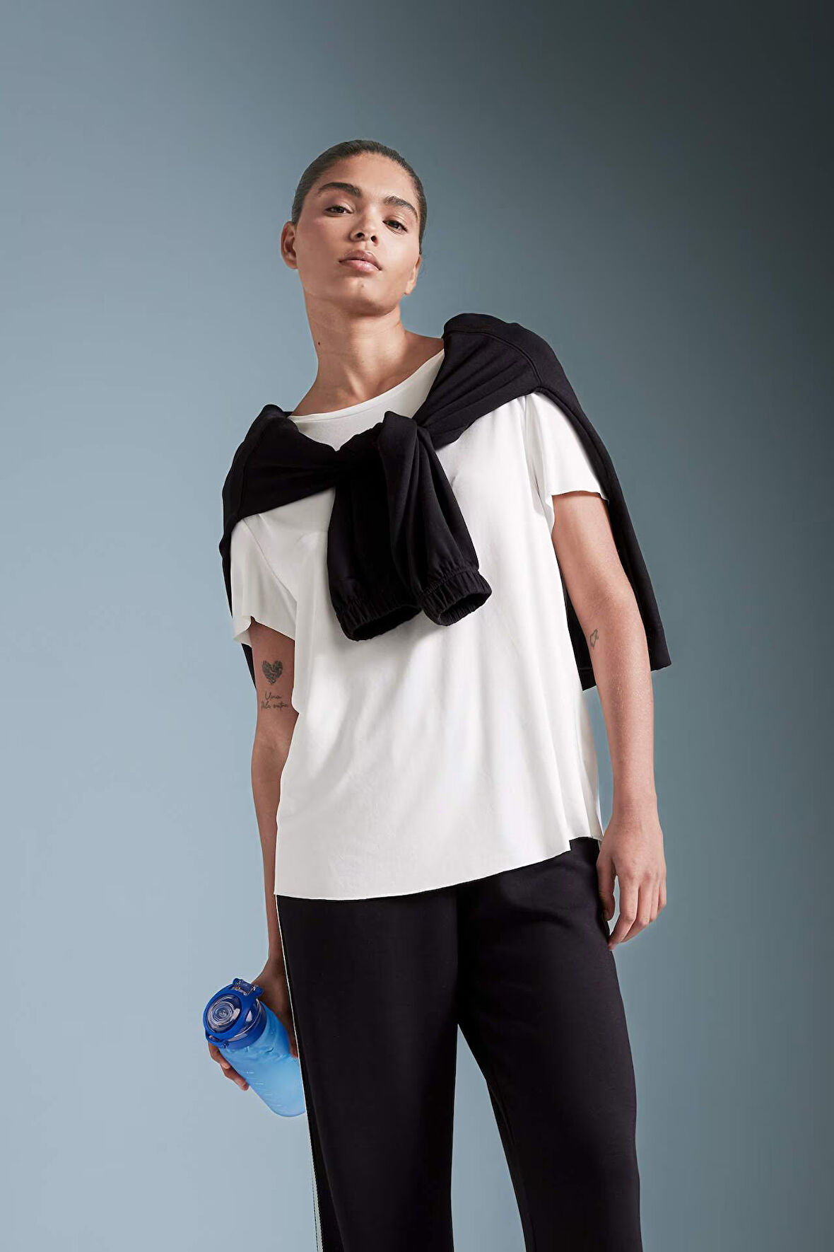 DeFactoFit Oversize Geniş Kalıp Bisiklet Yaka Sporcu Modal Kısa Kollu Tişört B5536AX24AUER105