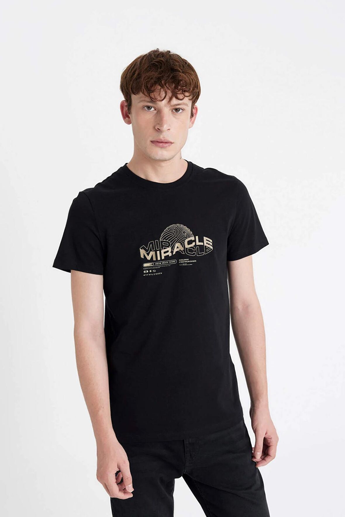 DeFacto Slim Fit Bisiklet Yaka Baskılı Kısa Kollu Tişört C6915AX24SMBK81