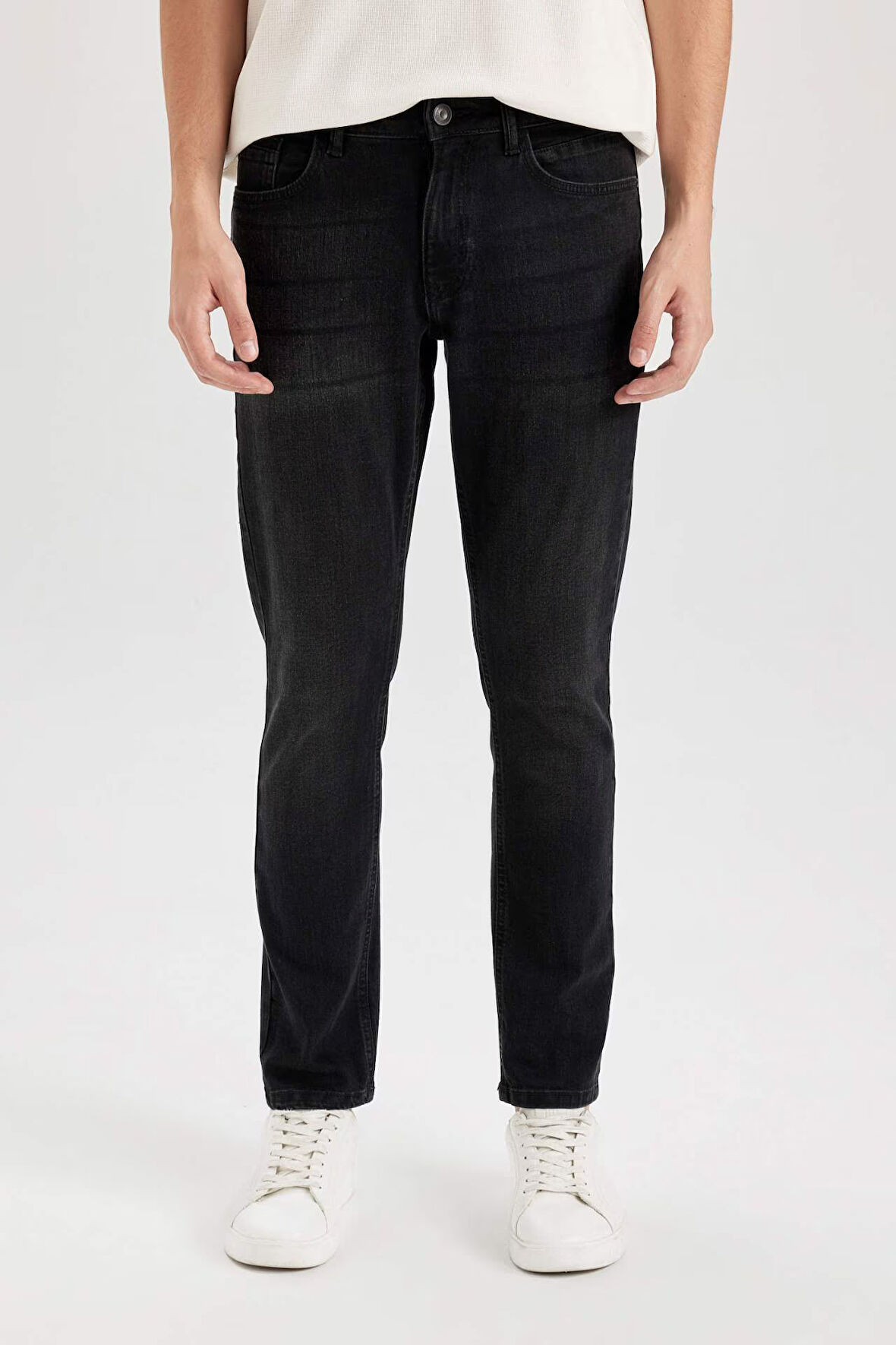 Pedro Slim Fit Dar Kalıp Normal Bel Dar Paça Jean Pantolon
