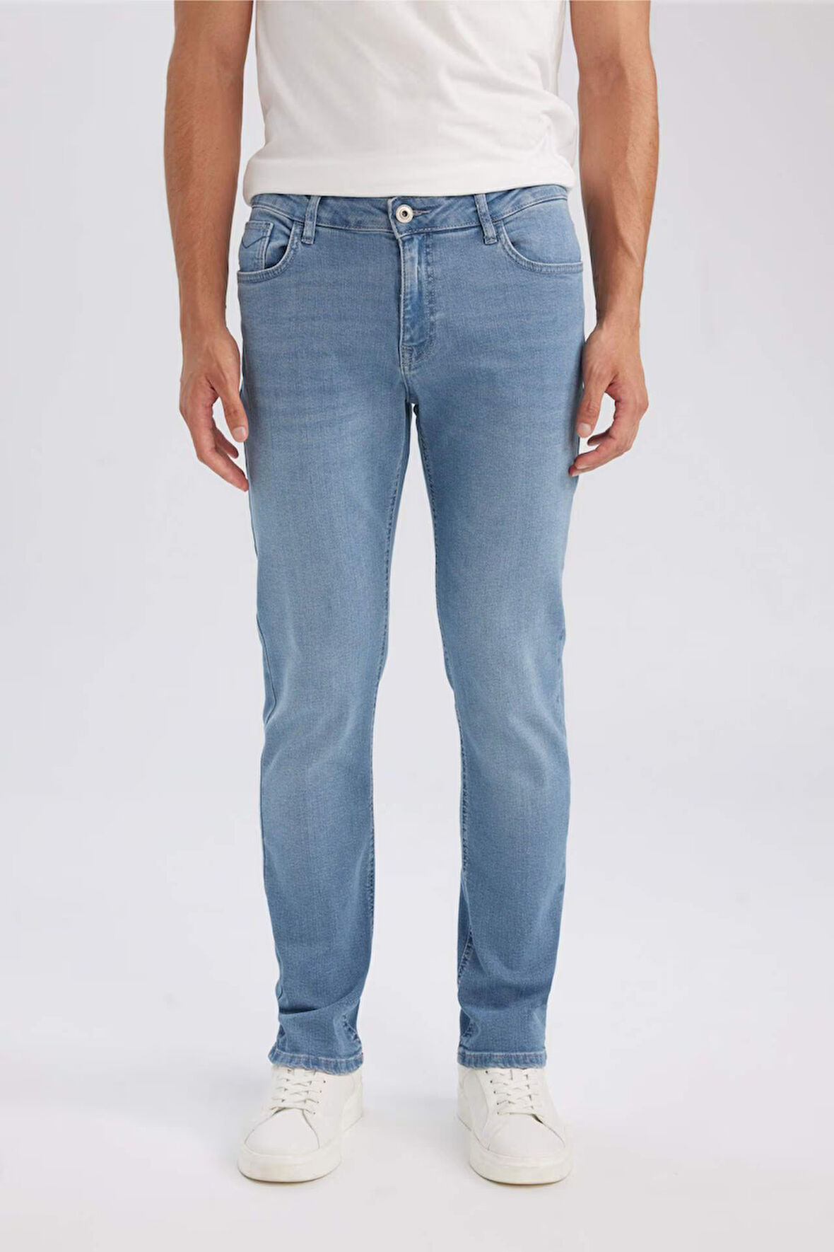 DeFacto Pedro Slim Fit Dar Kalıp Normal Bel Dar Paça Jean Pantolon D0026AX24AUNM84