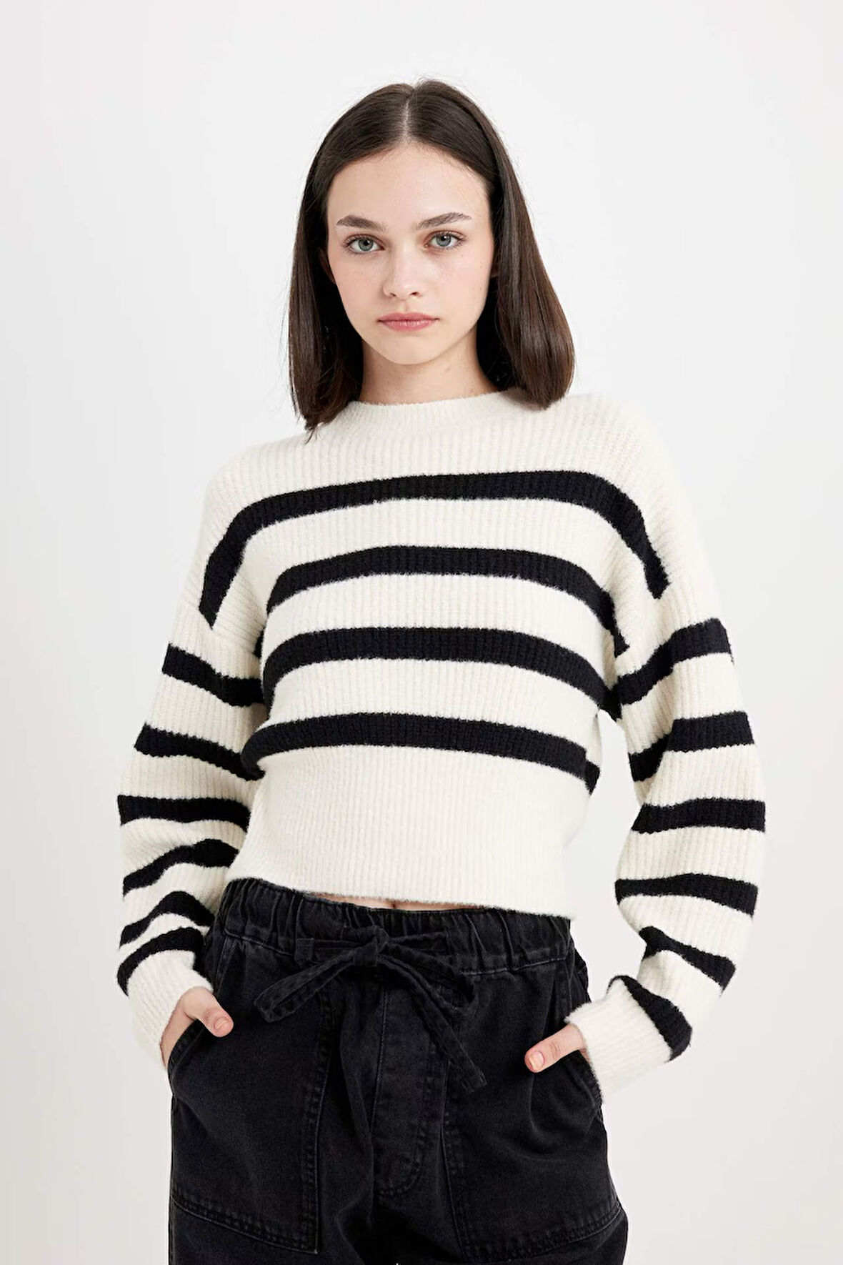 DeFacto Regular Fit Çizgili Bisiklet Yaka Triko Kazak	 R1285AZ24CWBK27