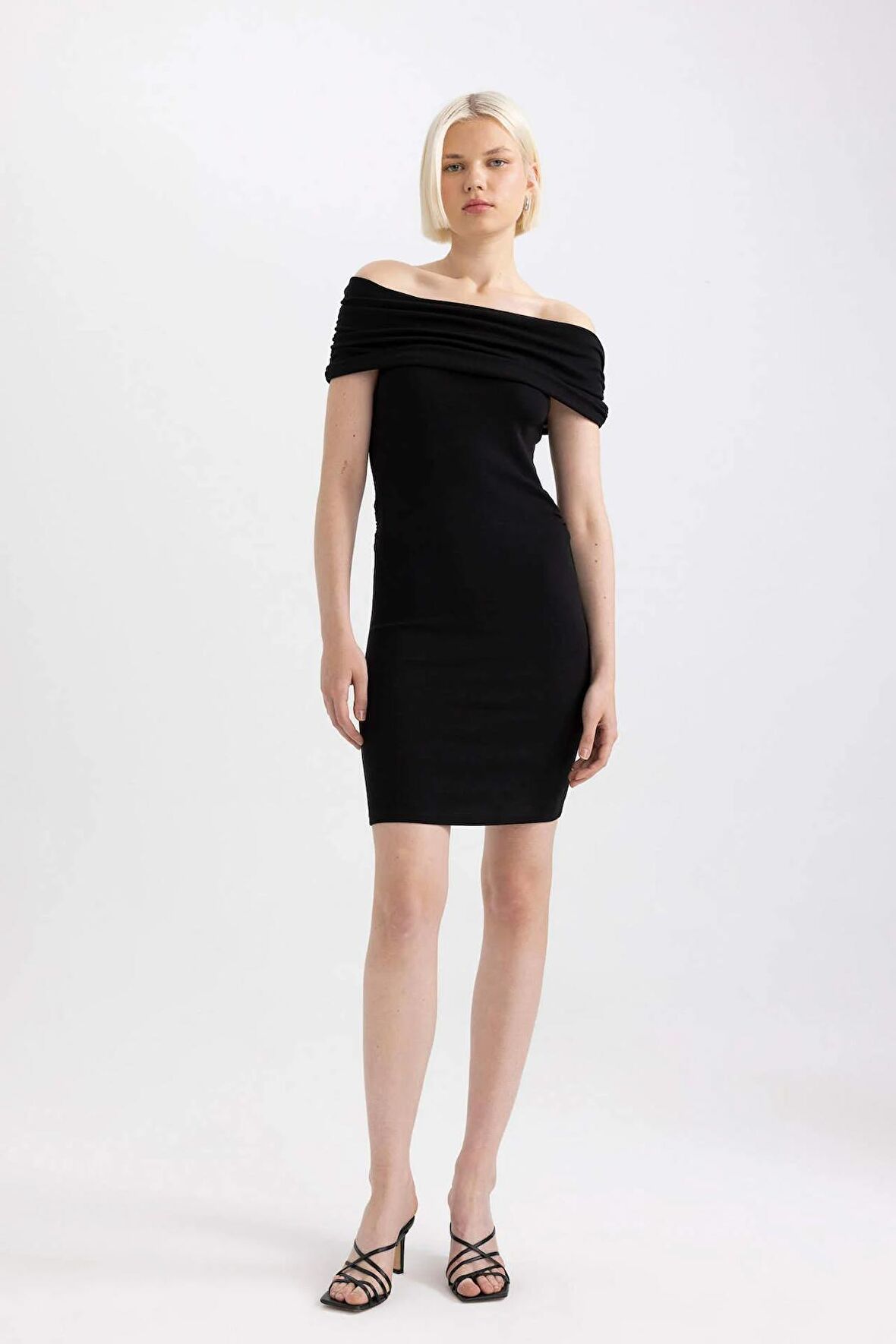 DeFacto Bodycon Omuzu Açık Fitilli Kaşkorse Uzun Kollu Mini Elbise D1171AX24SMBK81