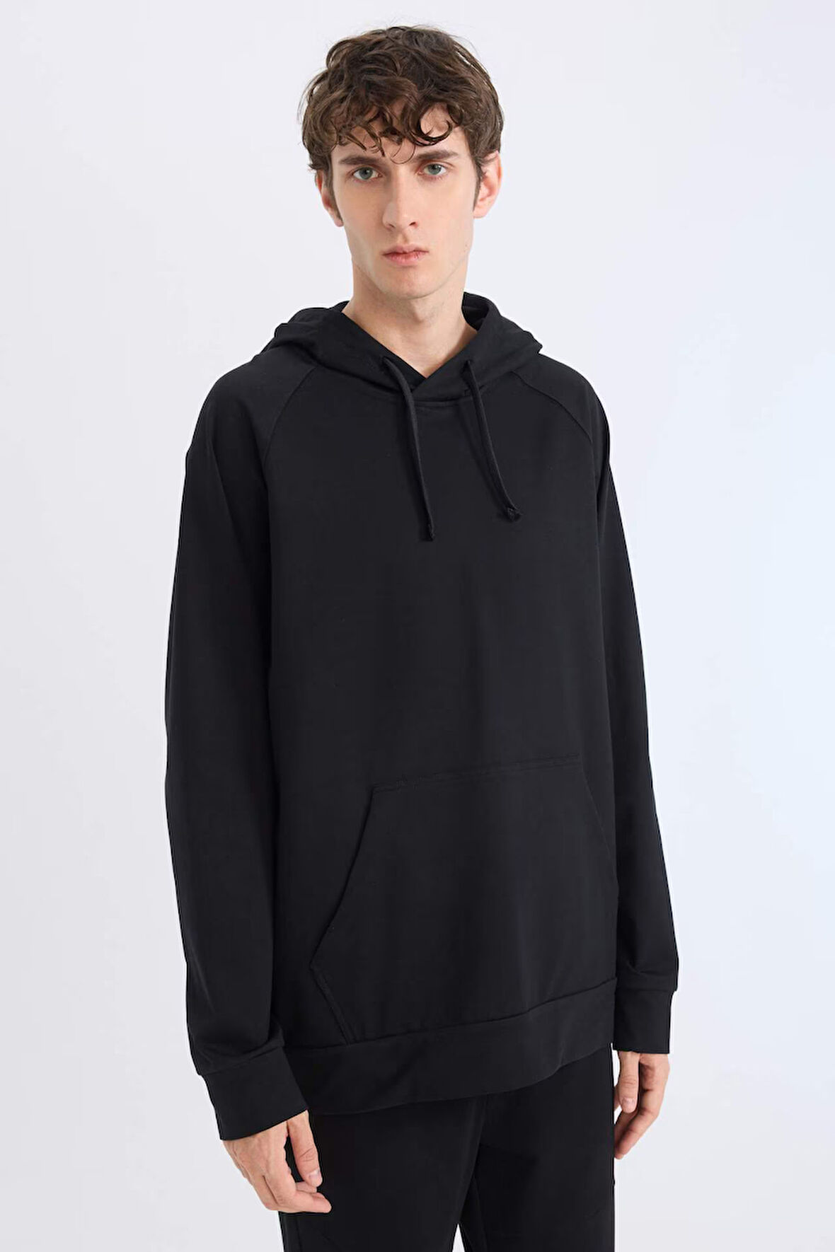 DeFactoFit Standart Fit Kapüşonlu Sporcu Sweatshirt D8014AX25SPBK81